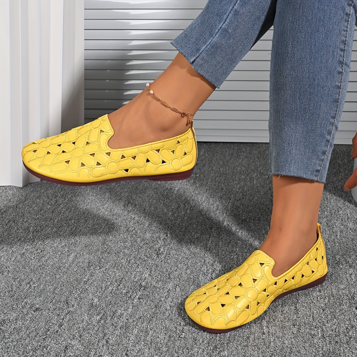 Zapatos planos transpirables con bordado floral y corte en mujer
