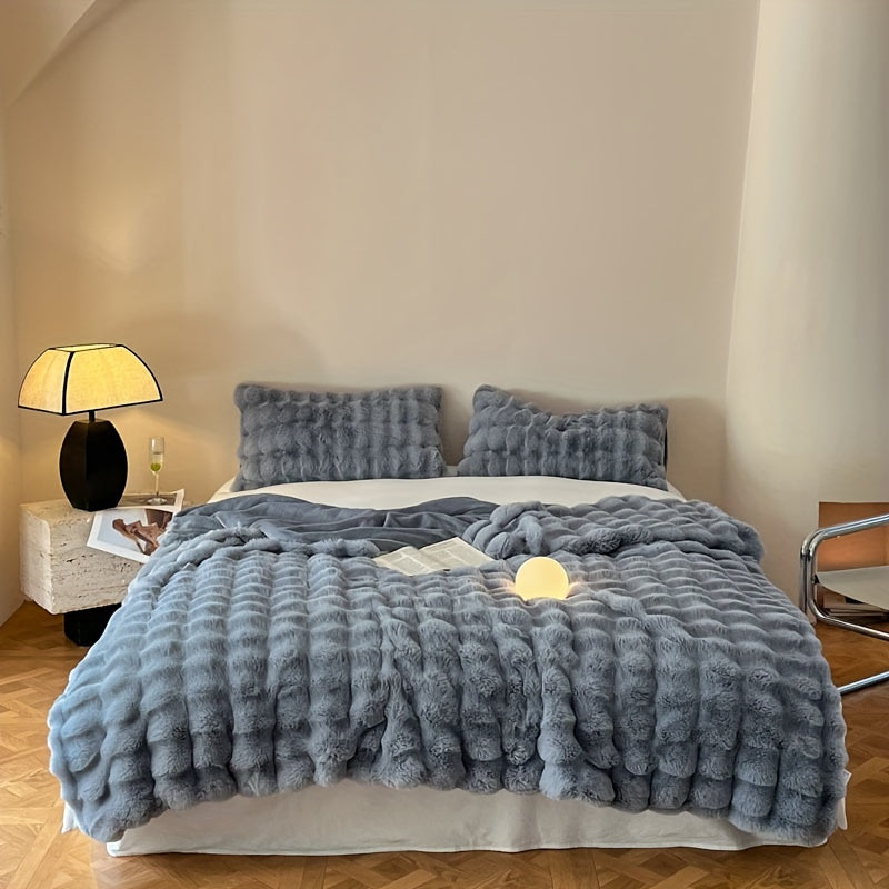 Этот высококачественный плед из искусственного кроличьего меха очень мягкий, удобный и теплый. Он идеально подходит для всех сезонов и отлично подходит для использования в спальне, офисе, на кемпинге, в путешествиях или в качестве домашнего декора.