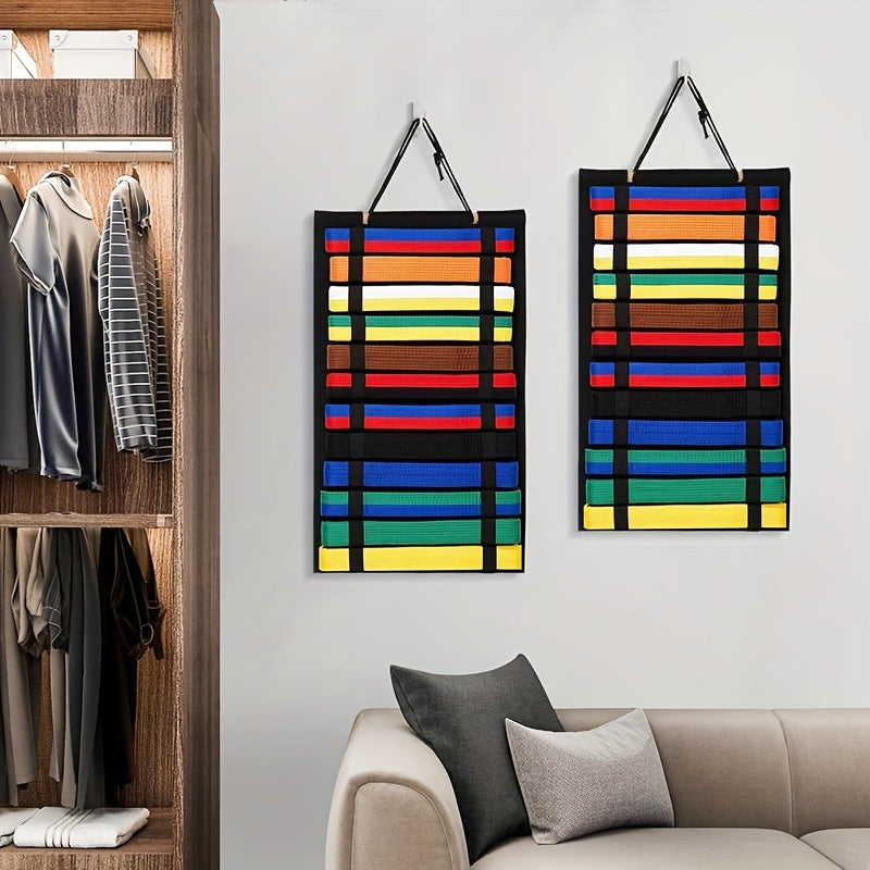 Эта висячая сумка для хранения поясов карате может вместить до 12 поясов боевых искусств, идеально подходит для учеников без аксессуаров.