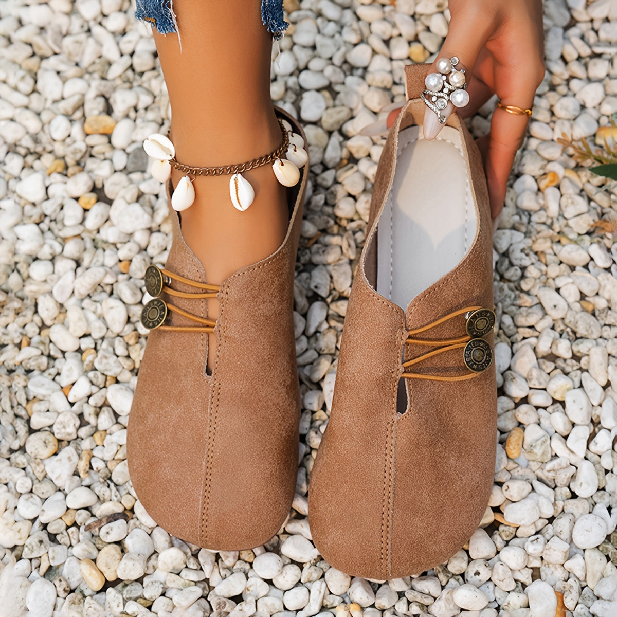 Ayollar uchun Slip-On balet tuflisi, bezakli tugmachalar bilan nafas oladigan ichki qismi