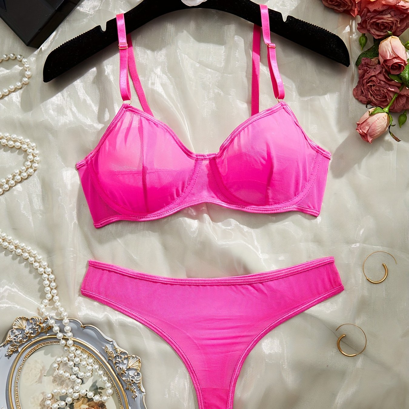 EU va AQSh uchun jozibali ichki kiyim to'plami