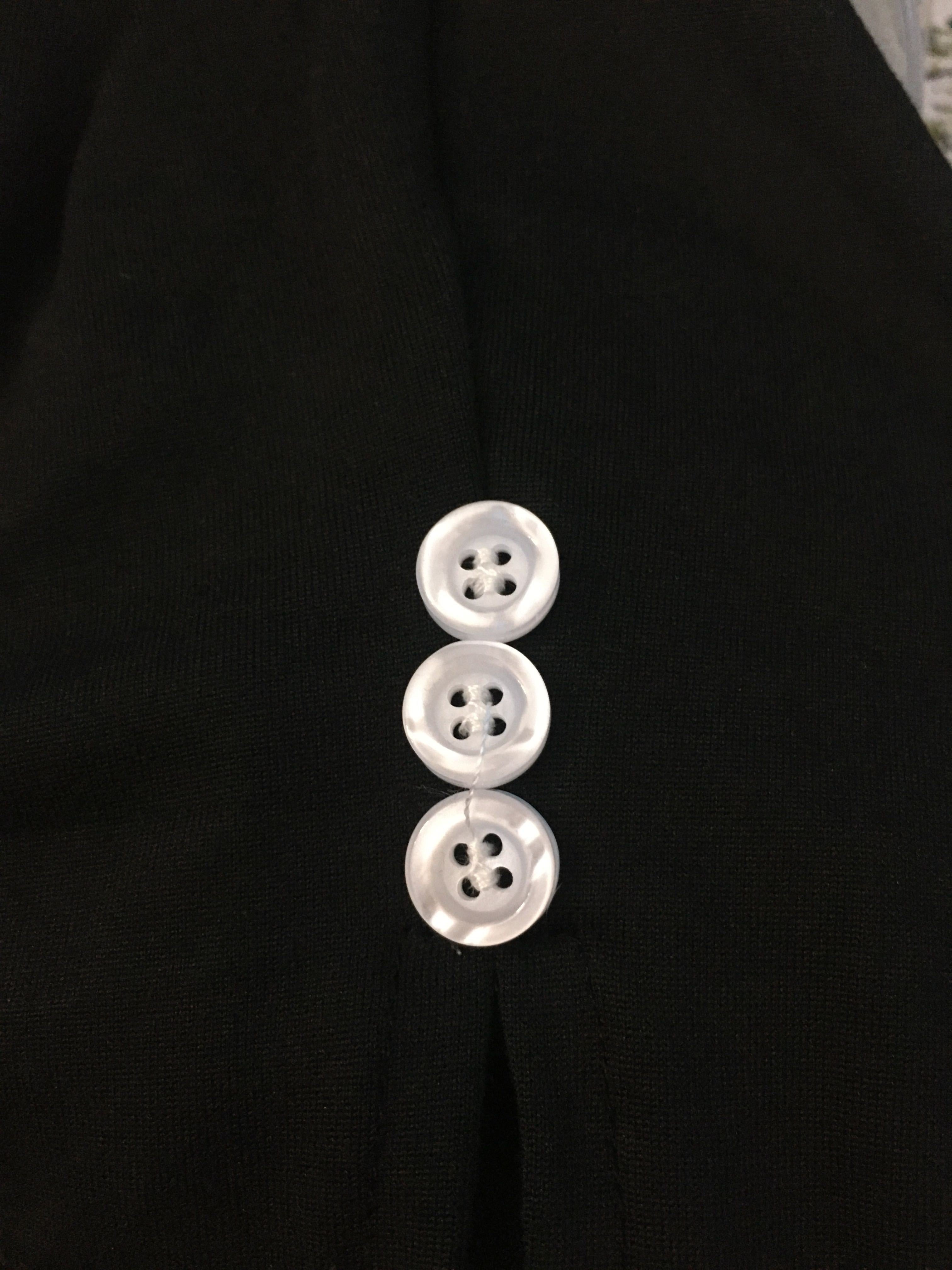 Капри с пуговицами для полных женщин с эластичным поясом и разрезом для весны и лета