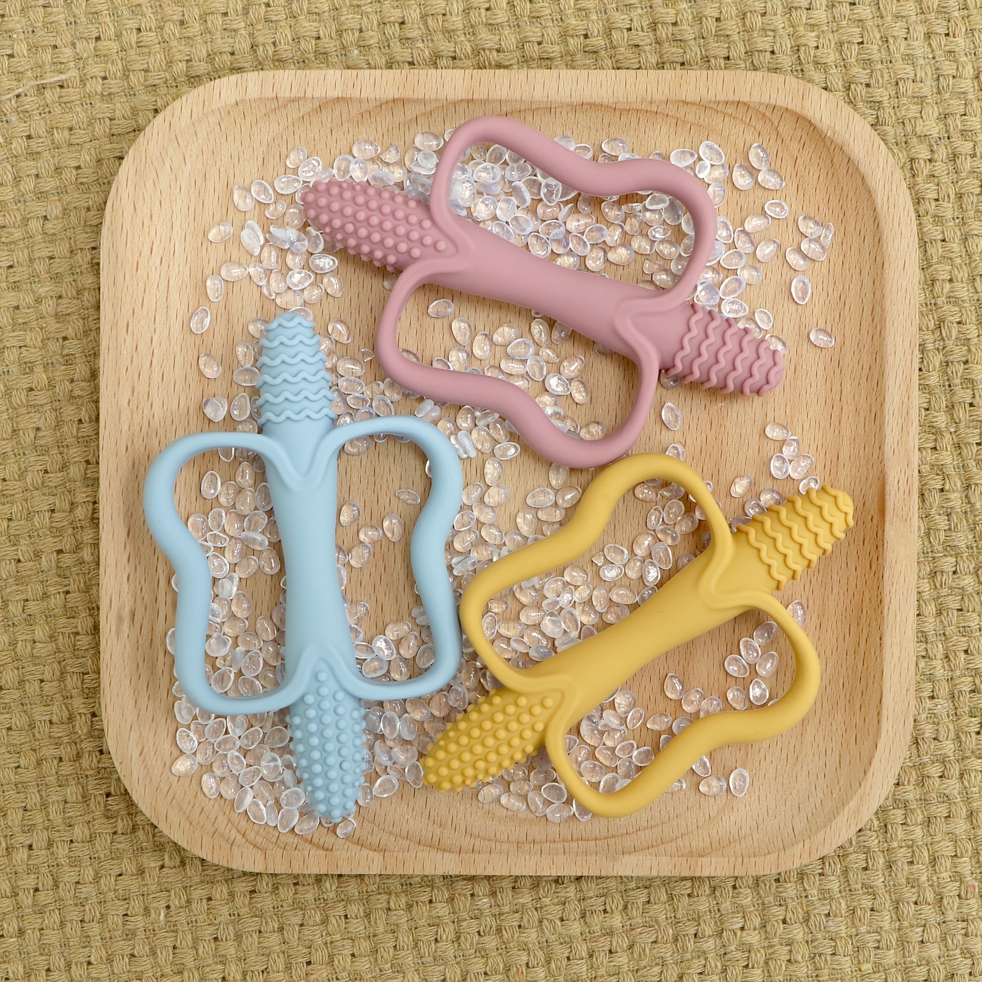 Детская силиконовая зубная нить с коркообразной ручкой, текстурированной поверхностью для кусания для детей старше 3 месяцев