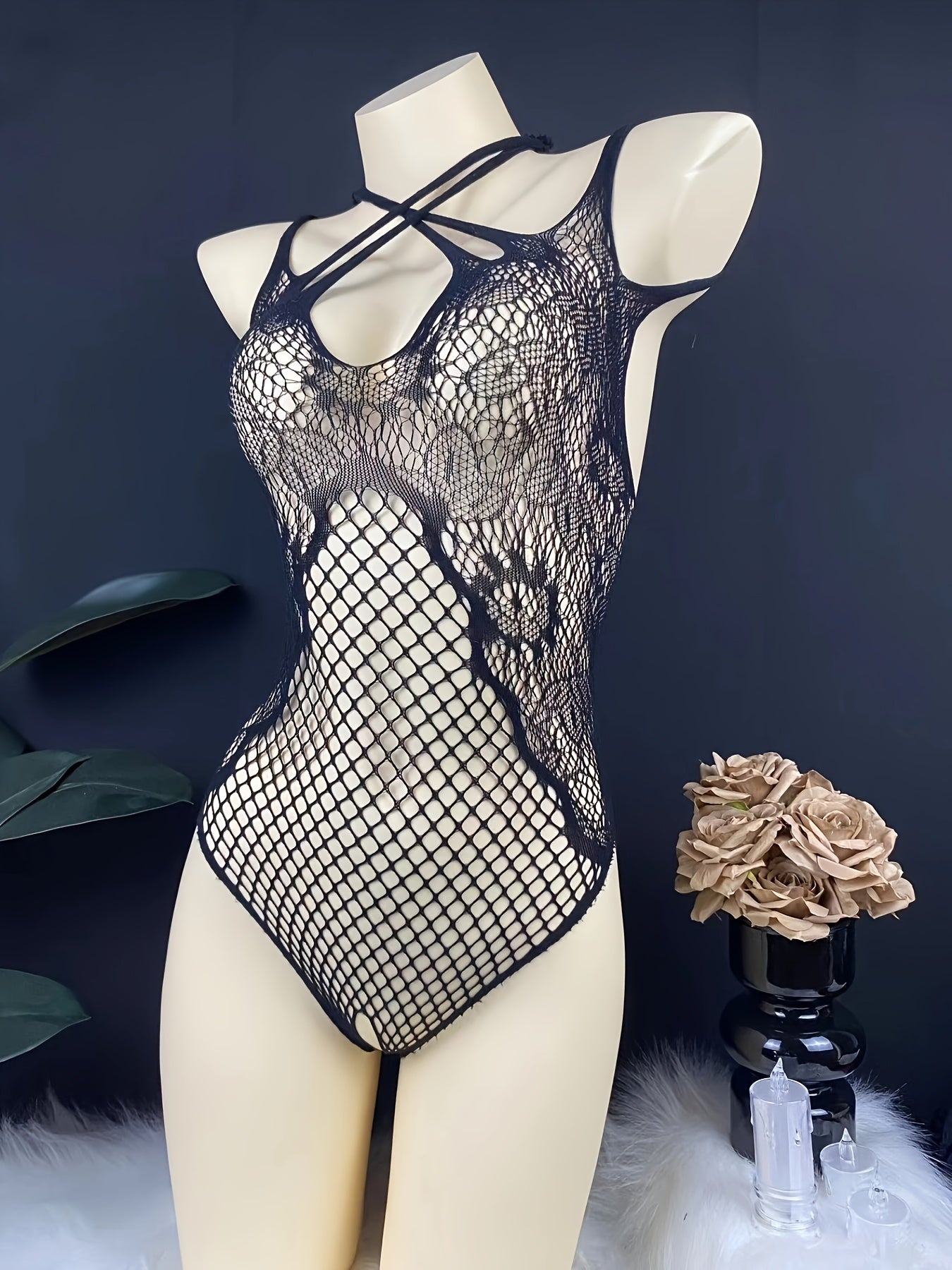 Kattalar uchun tikanli va tarmoqli bir qismli bodysuit, past qo'llab-quvvatlashli to'qimachilik va tikanli naqsh bilan