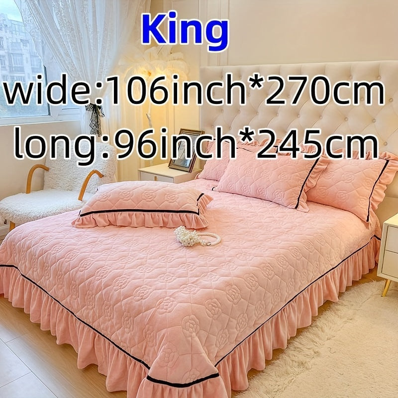 Ultra-Soft Milk Velvet Quilted Bedspread with Lace Detailing Hypoallergenic Breathable Solid Color Black Piping