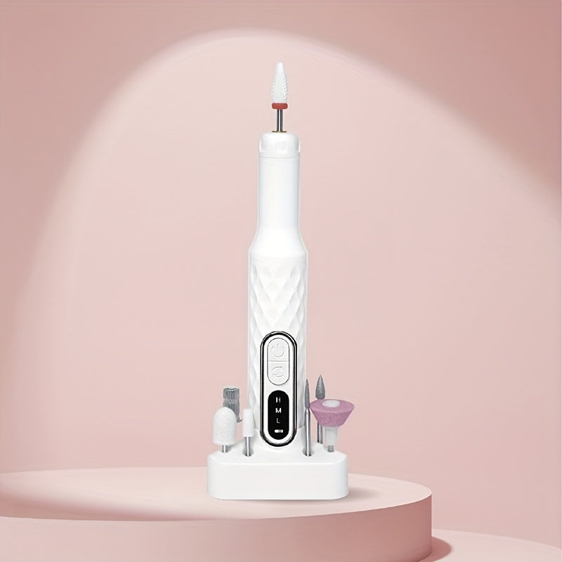 USB orqali zaryadlanadigan manikyur maydalagich to'plami, uchta sozlanadigan rejim va bir nechta ajratiladigan maydalash boshlariga ega.