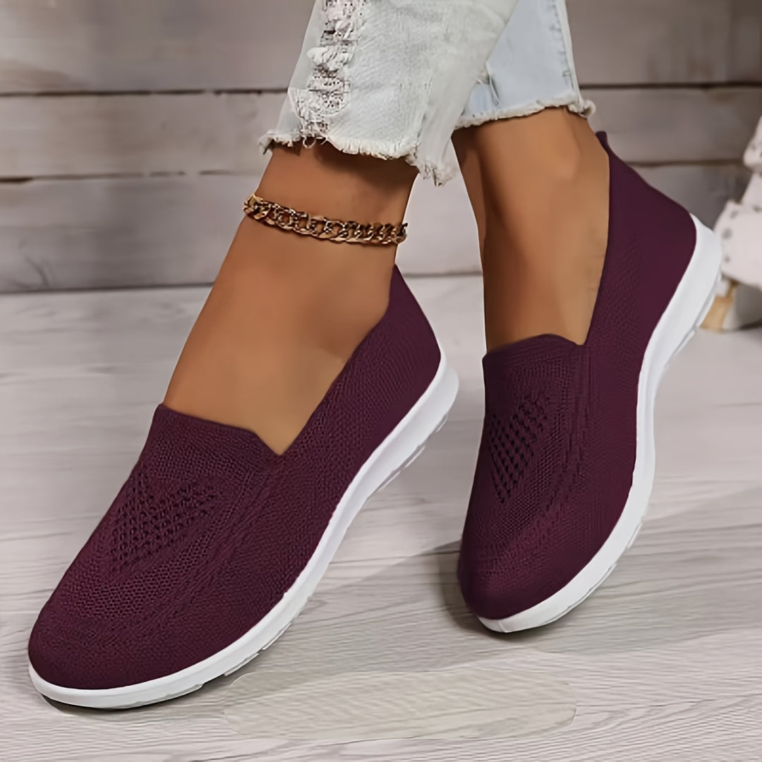 Ayollar uchun slip-on krossovkalari yengil va nafas oladigan, PVC taglik va mato astar bilan. Har mavsum uchun mukammal, bir nechta ranglarda mavjud.