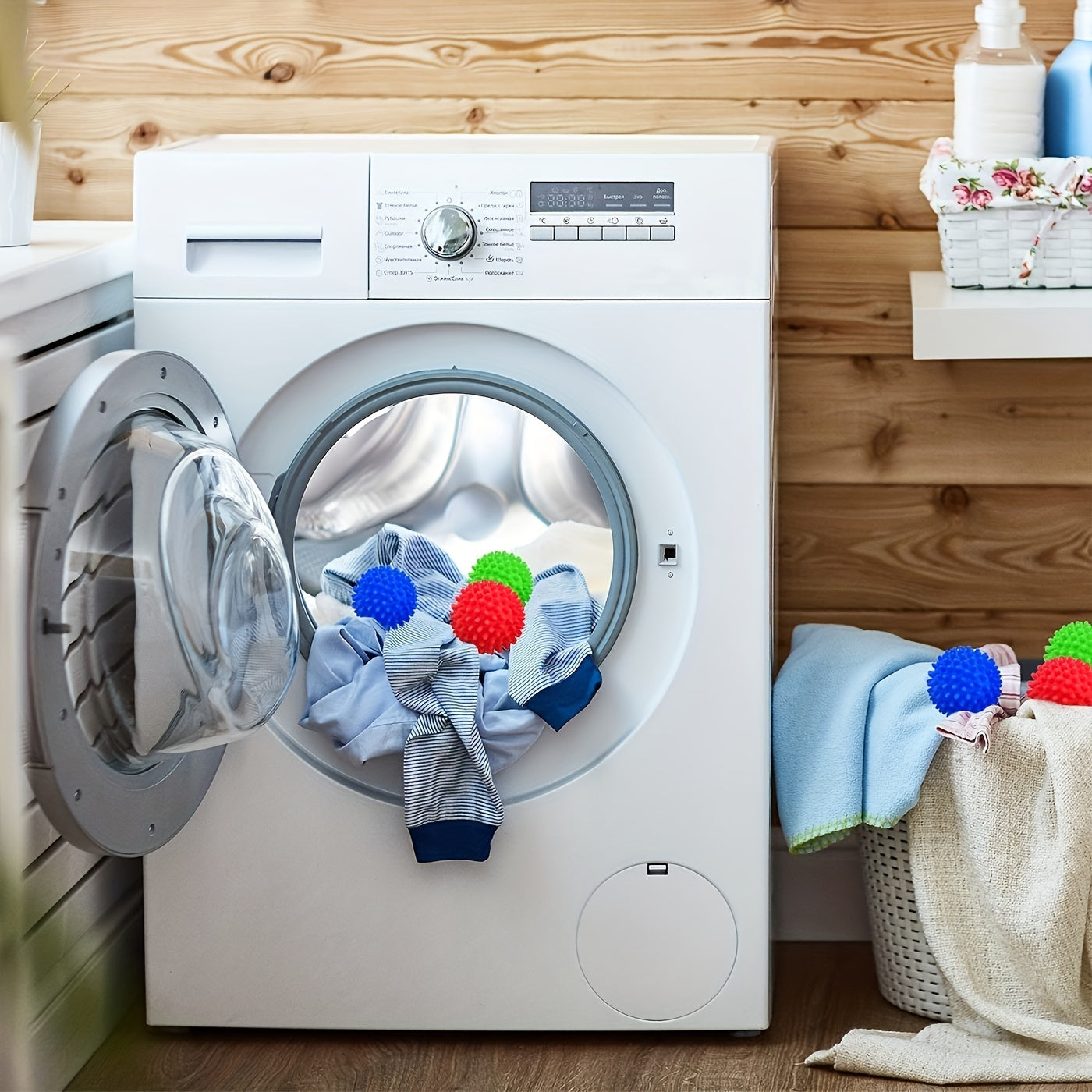 Set of 4 Reusable Laundry Balls for Clothes Dryer Tangle-Free Cleaning and Storage