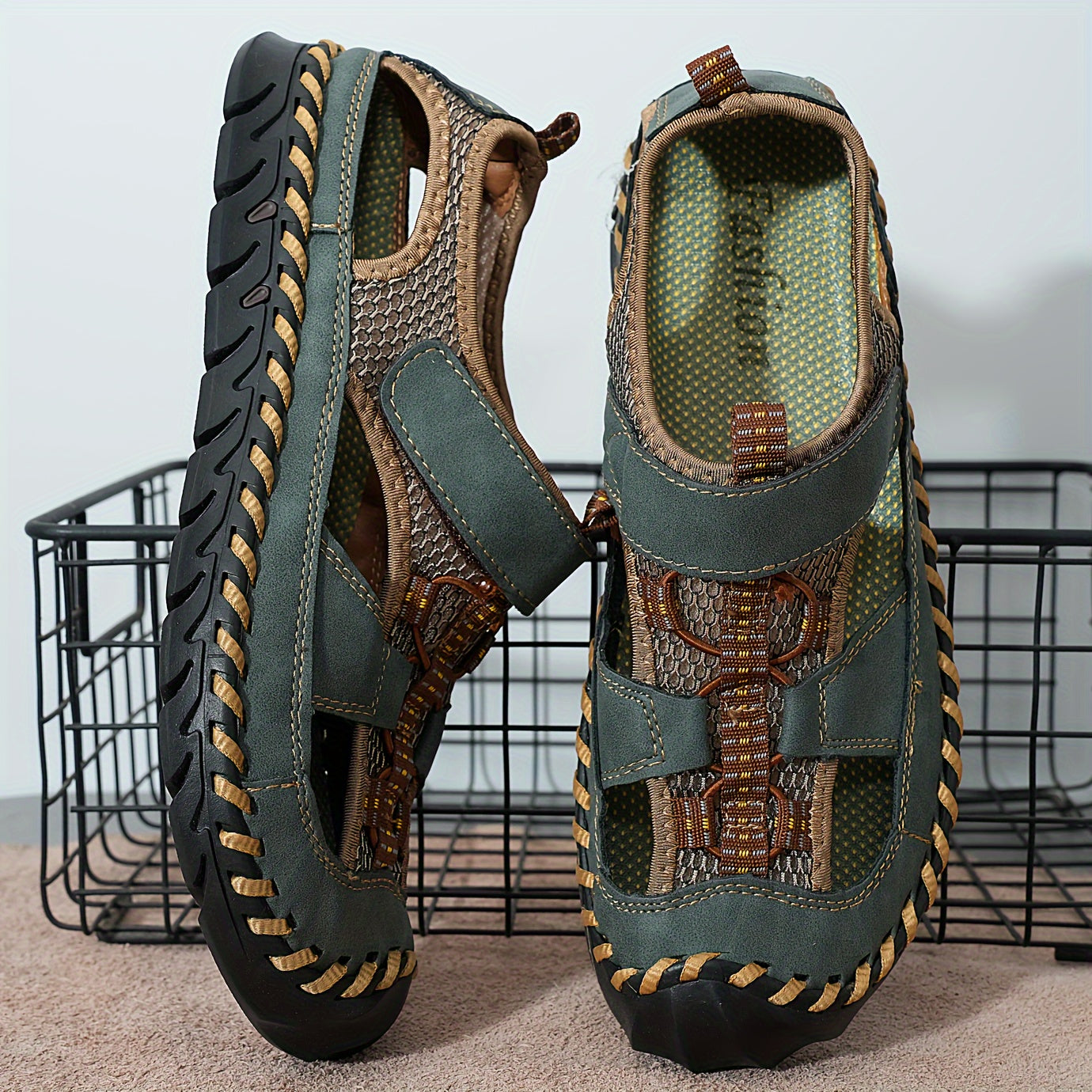 Erkaklar uchun tasodifiy sport sandallari, bir rangda, sozlanadigan bog'ich, kauchuk taglik va nafas oladigan, sirpanmaydigan dizayn bilan bahor, yoz va kuzda foydalanish uchun.