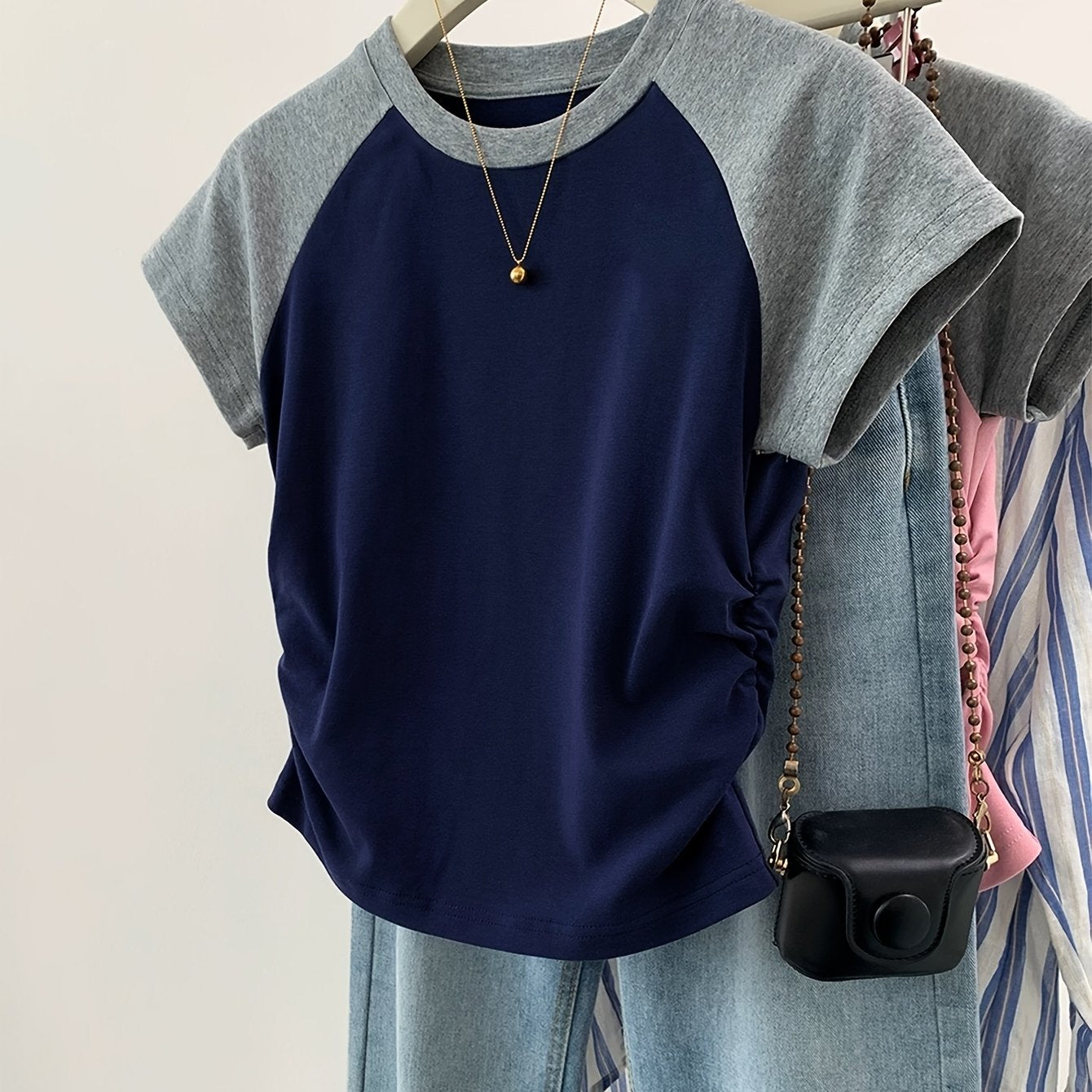 Women's Fitted Short-Sleeve T-Shirt with Ruffled Edges for Summer Casual Wear