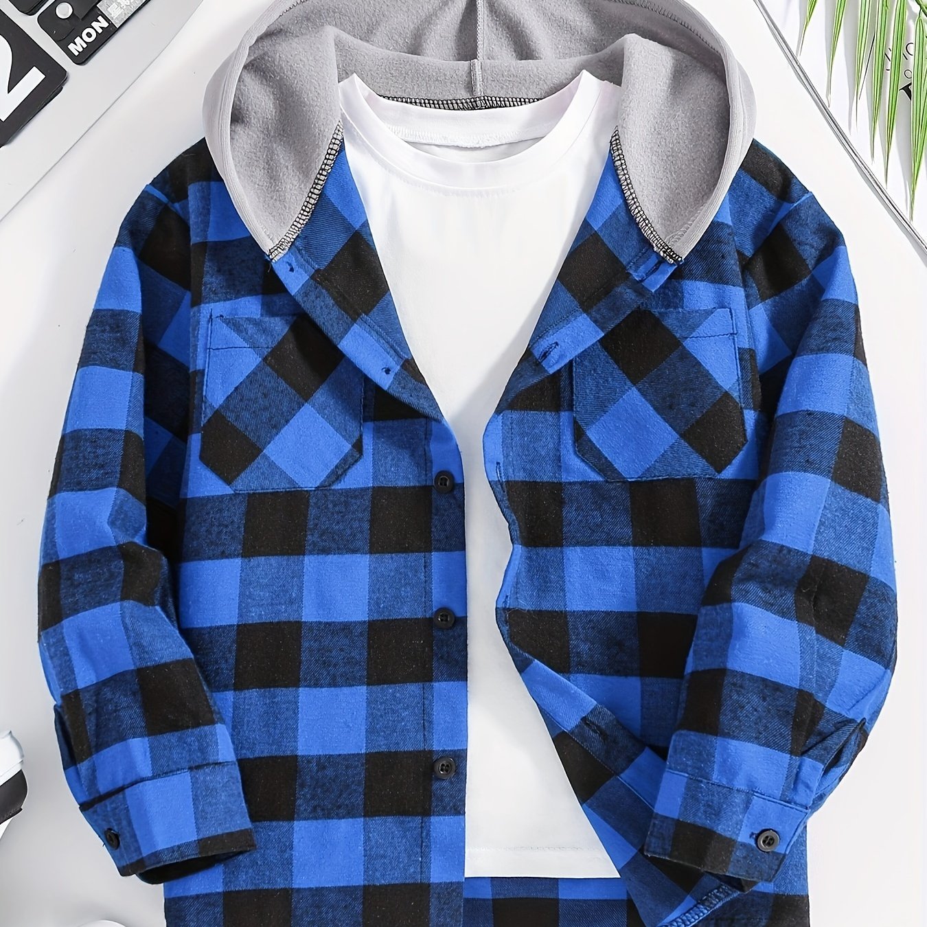 Camisa con capucha de manga larga a cuadros en azul y negro para niños en poliéster, casual para otoño e invierno