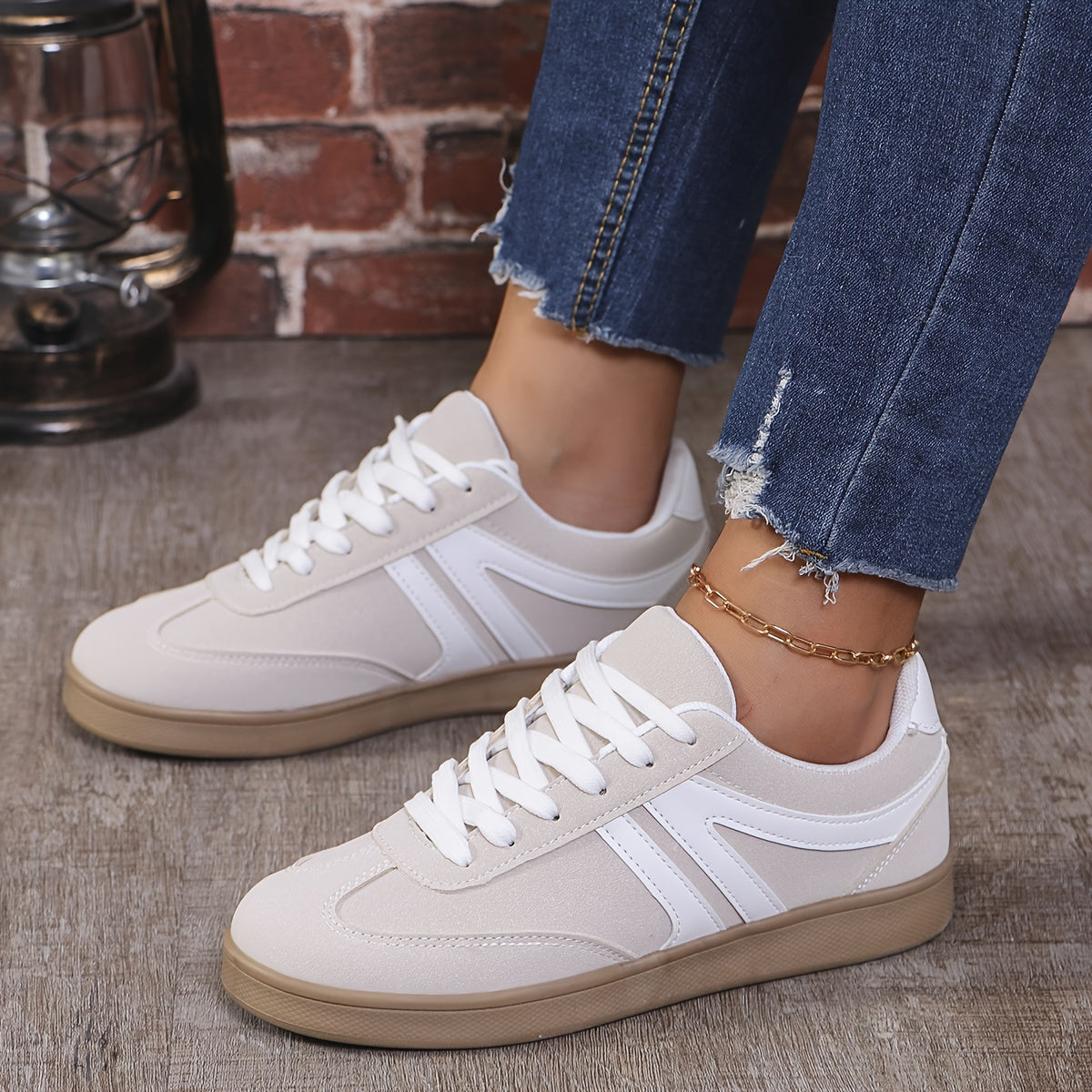 Women's Casual Retro Flat Lace-Up Sneakers Microfiber Low Top All-Season