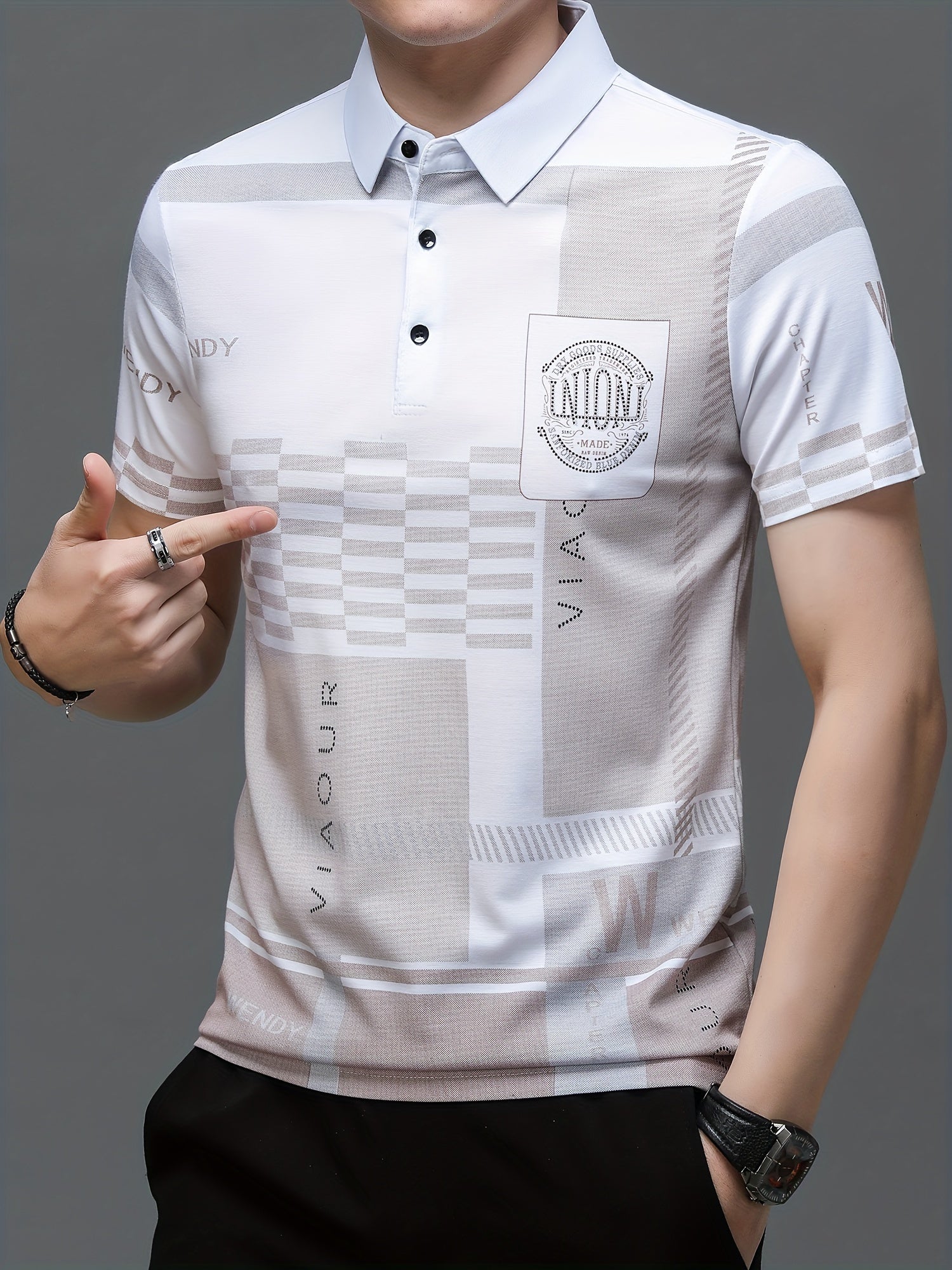 Men's Lightweight Knit Short Sleeve Shirt in Plaid and English Motif for Summer