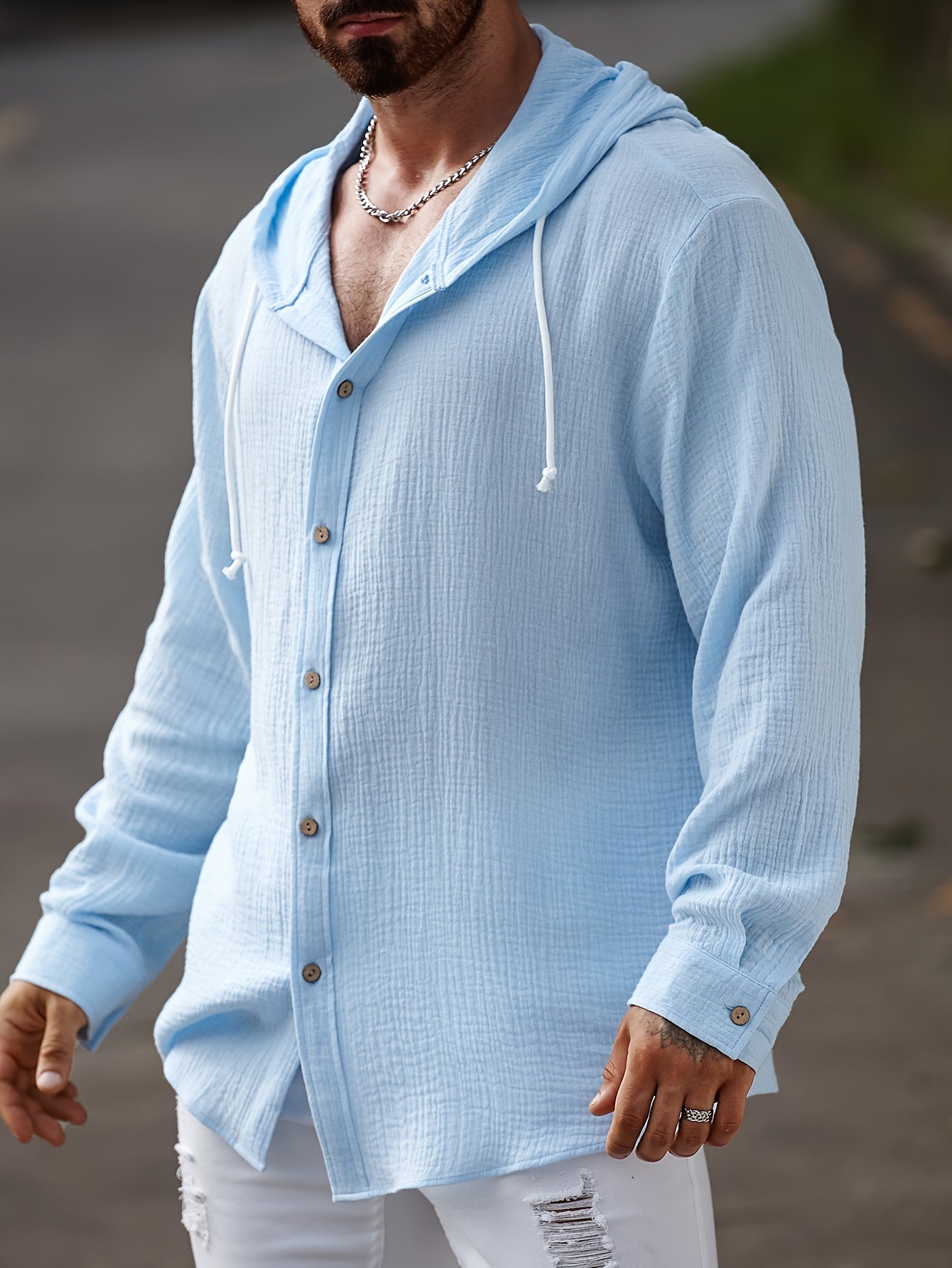 Katta o'lchamdagi erkaklar uchun nafas oladigan va zamonaviy rangli kapüşonli ko'ylak.