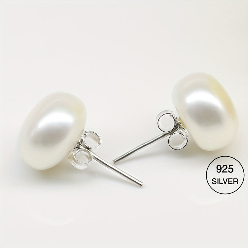S925 Silver Stud Earrings with Natural Freshwater Pearls - Kundalik kiyim yoki maxsus tadbirlar uchun nozik va ko'p qirrali tekis dumaloq marvaridli studlar