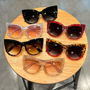 Women’s Leopard Pattern Gradient Lens Sun Shades Large Cat Eye Frame for Beach and Vacation