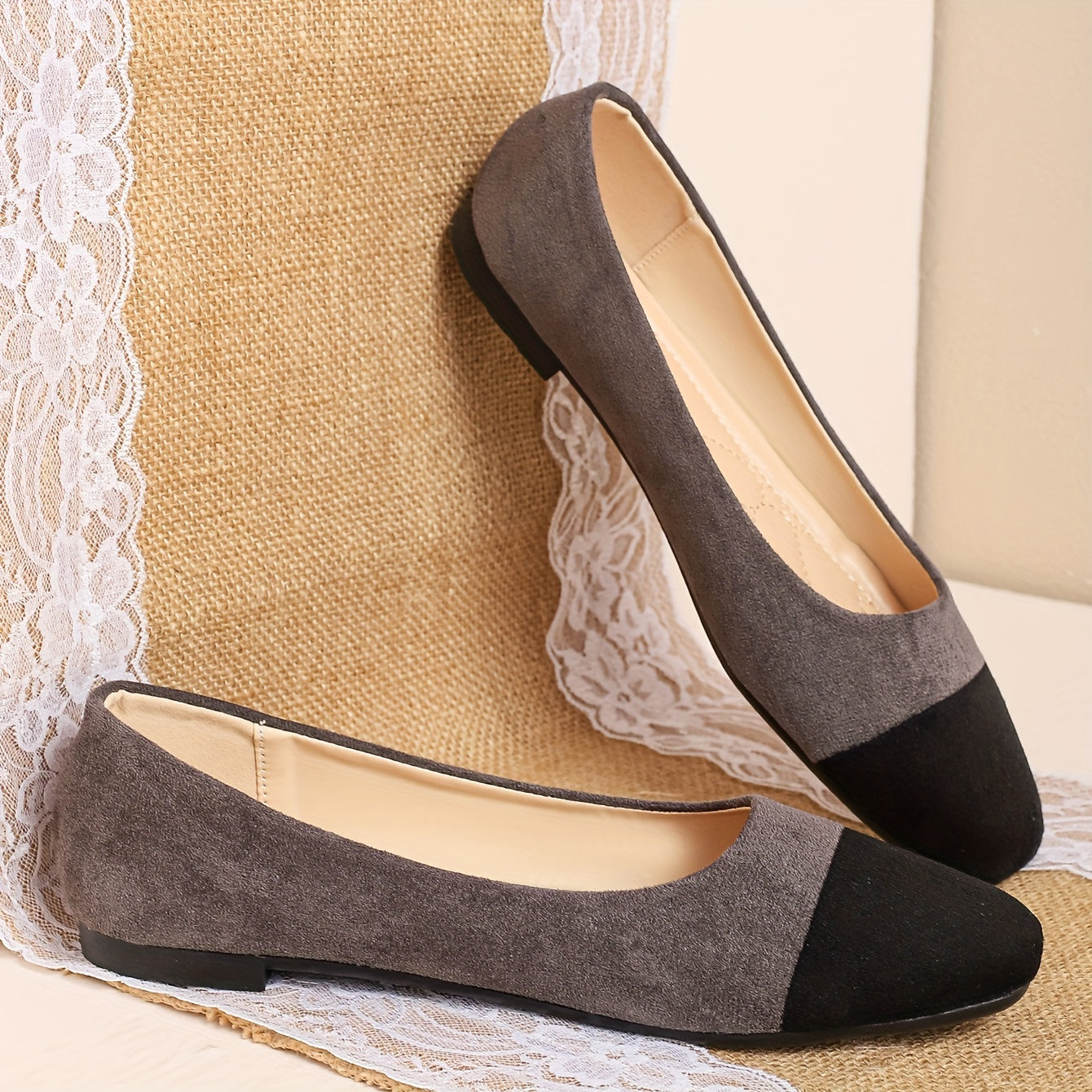 Ayollar uchun rang-barang slip-on tufli katta o'lchamda qulay kvadrat barmoqli poyabzal