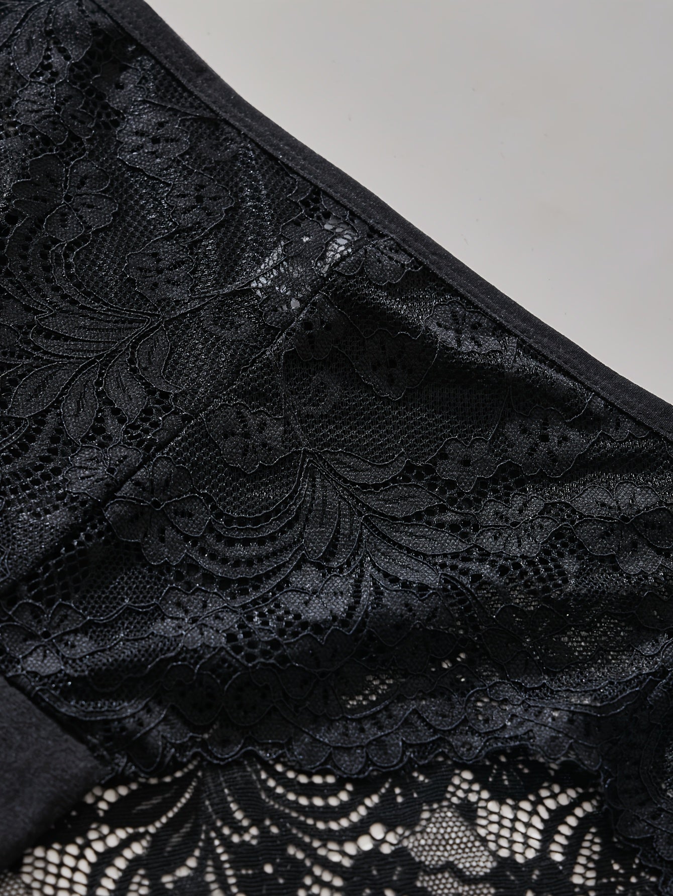 3-to'plam yuqori belli, katta o'lchamli qora tikanli tilla bilan qoplangan ichki kiyimlar, o'rta elastik to'qima, bir xil rang