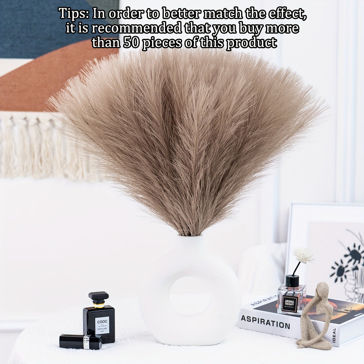 Набор искусственных цветов тростника пампас включает 5 штук по 42,93 см, одиночный стебель травы пампас. Идеально подходит для бохо-декора и праздничных мероприятий. Легко использовать и долговечно для декора гостиной.