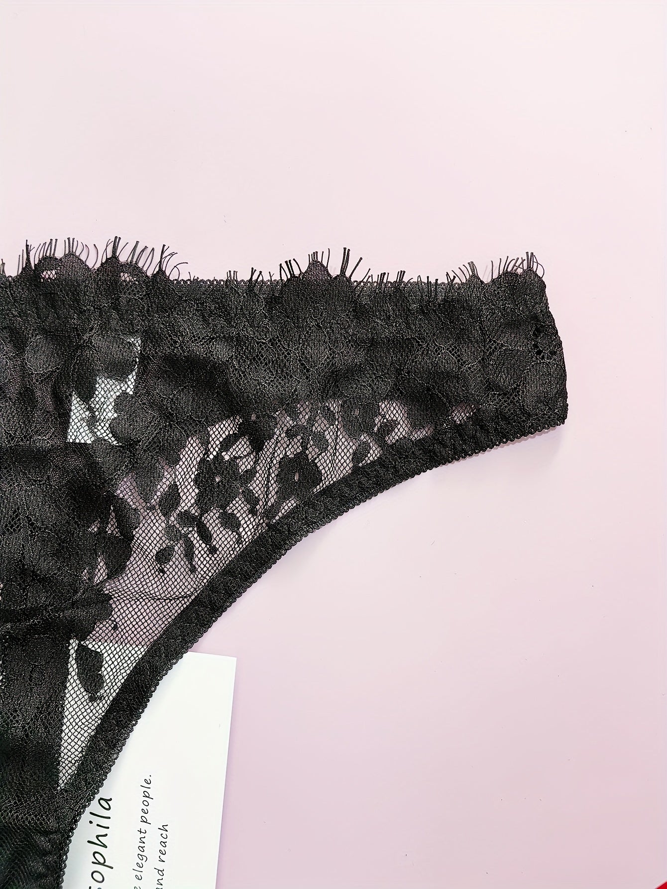 Ultra-ingich va jozibador fransuz dantelli ichki kiyim to'plami.