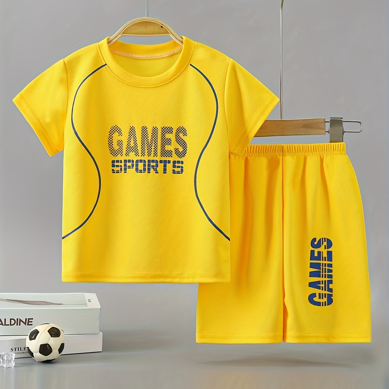 Boys' 2-Piece Quick-Drying Sports Outfit GAMES SPORTS Print T-Shirt and Shorts for Summer Outdoor Activities