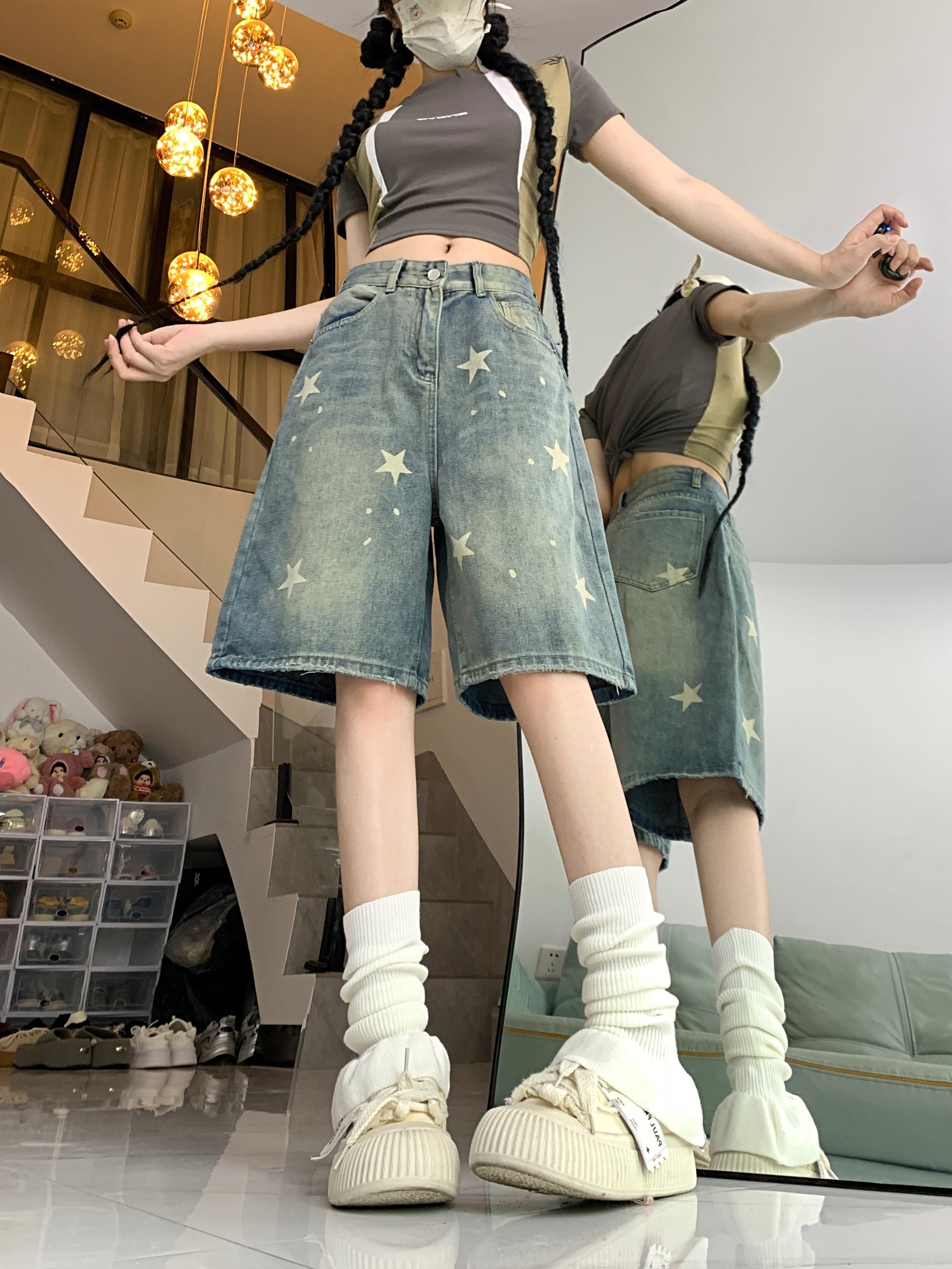 Ayollar uchun tasodifiy denim shortlar, yulduz naqshi, tugmachali, erkin kesim, ozgina cho'ziladigan va yozgi ko'cha uslubi uchun yuvilgan jins. 70% paxta va 30% polyesterdan tayyorlangan.