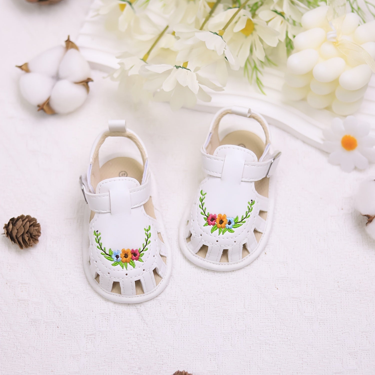 Kichkina qiz bolalar uchun gul naqshli tikilgan sandalki, yumshoq taglik, nafas oladigan, sirpanishga qarshi, bahor va yoz uchun