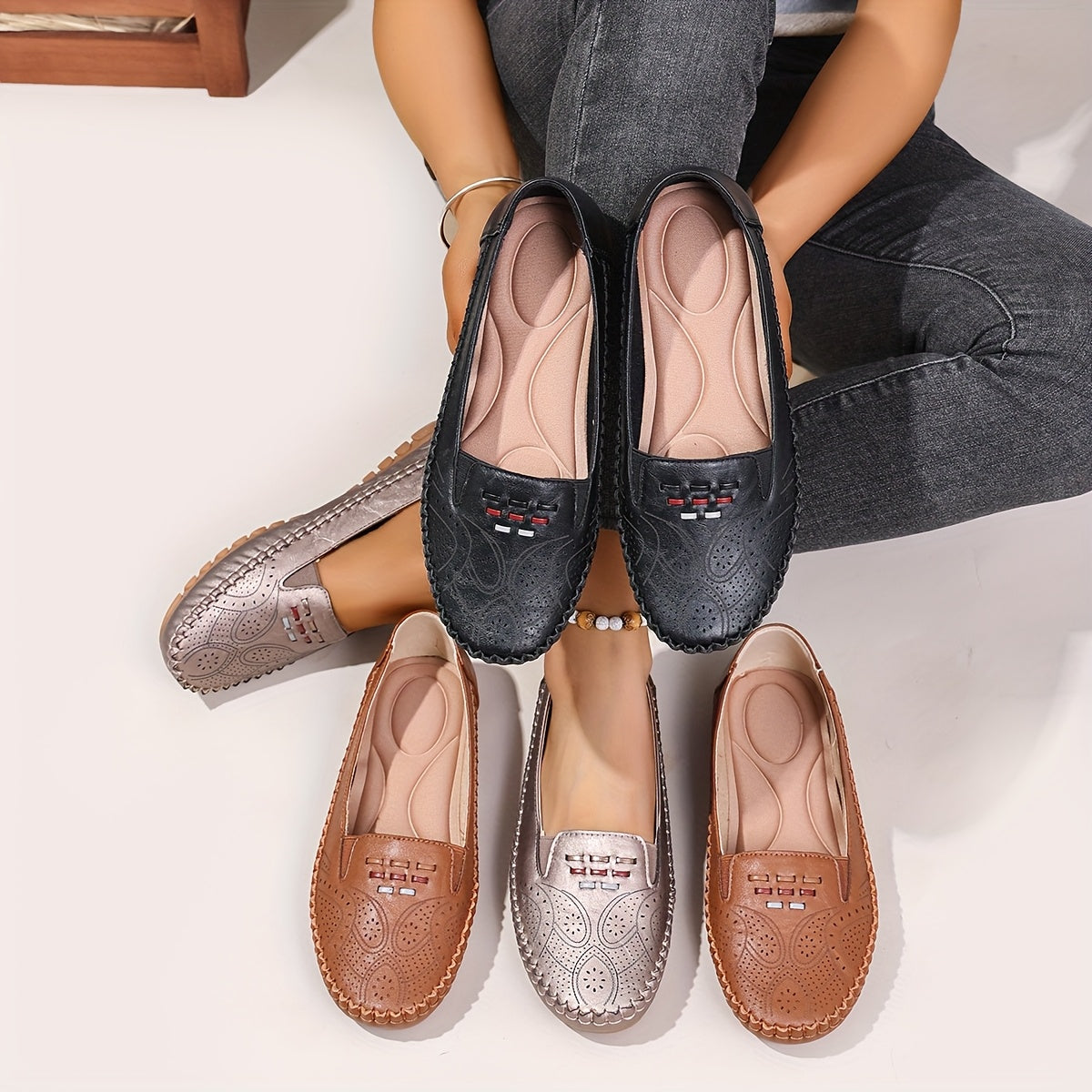 Ayollar uchun tekis poyabzal, bir rangli, kundalik, lazer bilan kiyiladigan, katta o'lcham