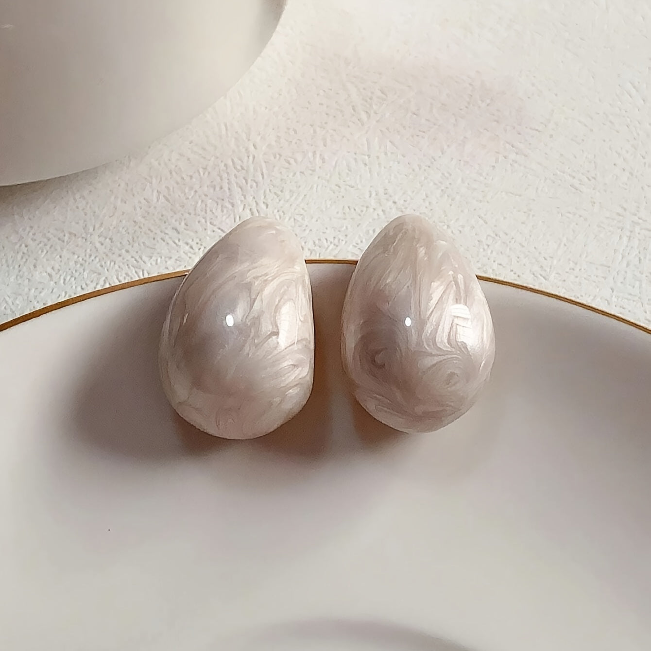 Chic Retro Suv Tomchisi va Yarim Oydali Emal Stud Sirg'alar - Noxush po'latdan tayyorlangan postlar va qotishma bilan, Maxsus tadbirlar uchun ideal, Qiziqarli sirg'alar