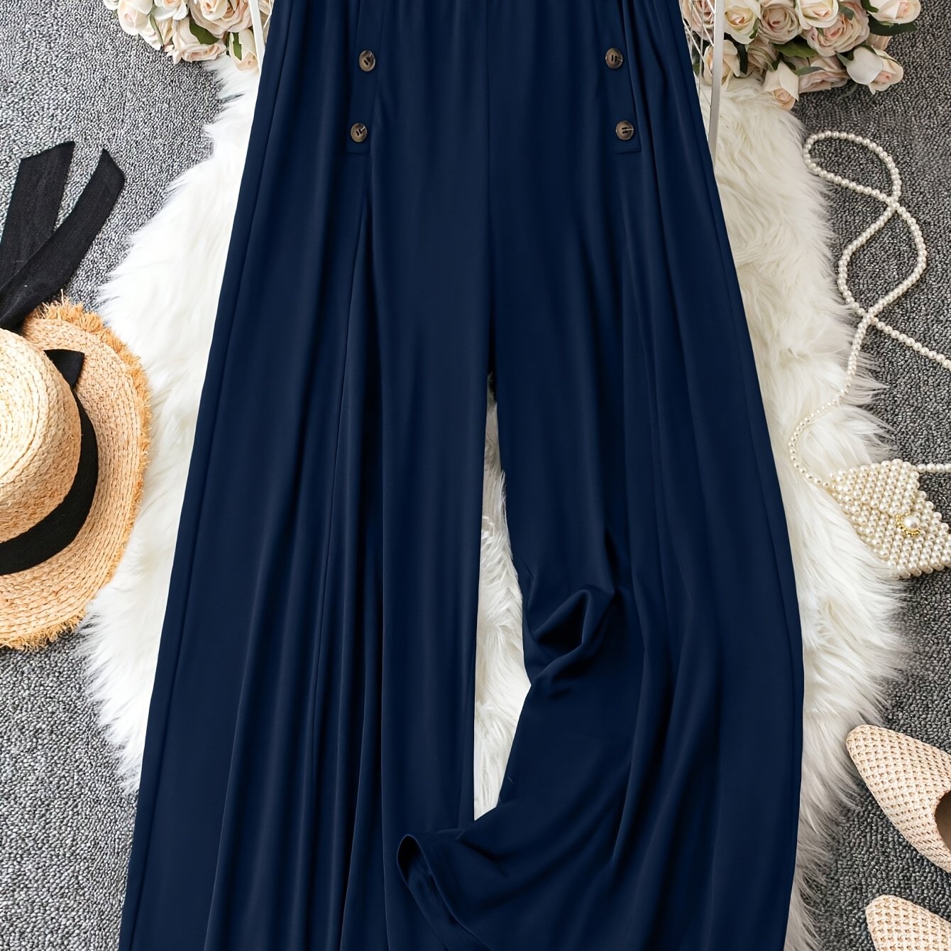 Plus-size ayollar uchun tugma tafsilotlari bilan bir xil rangli keng oyoq shimlar