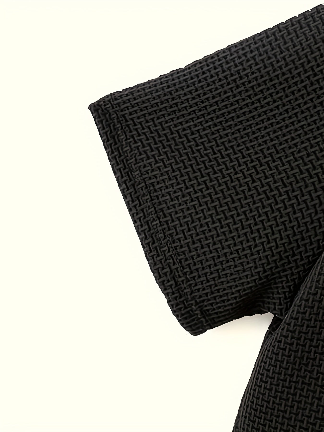 Yoz uchun nafas oladigan kattalar o'lchamidagi erkaklar uchun krujka bo'yinli futbolka, bir rangli, oddiy mos kelish.