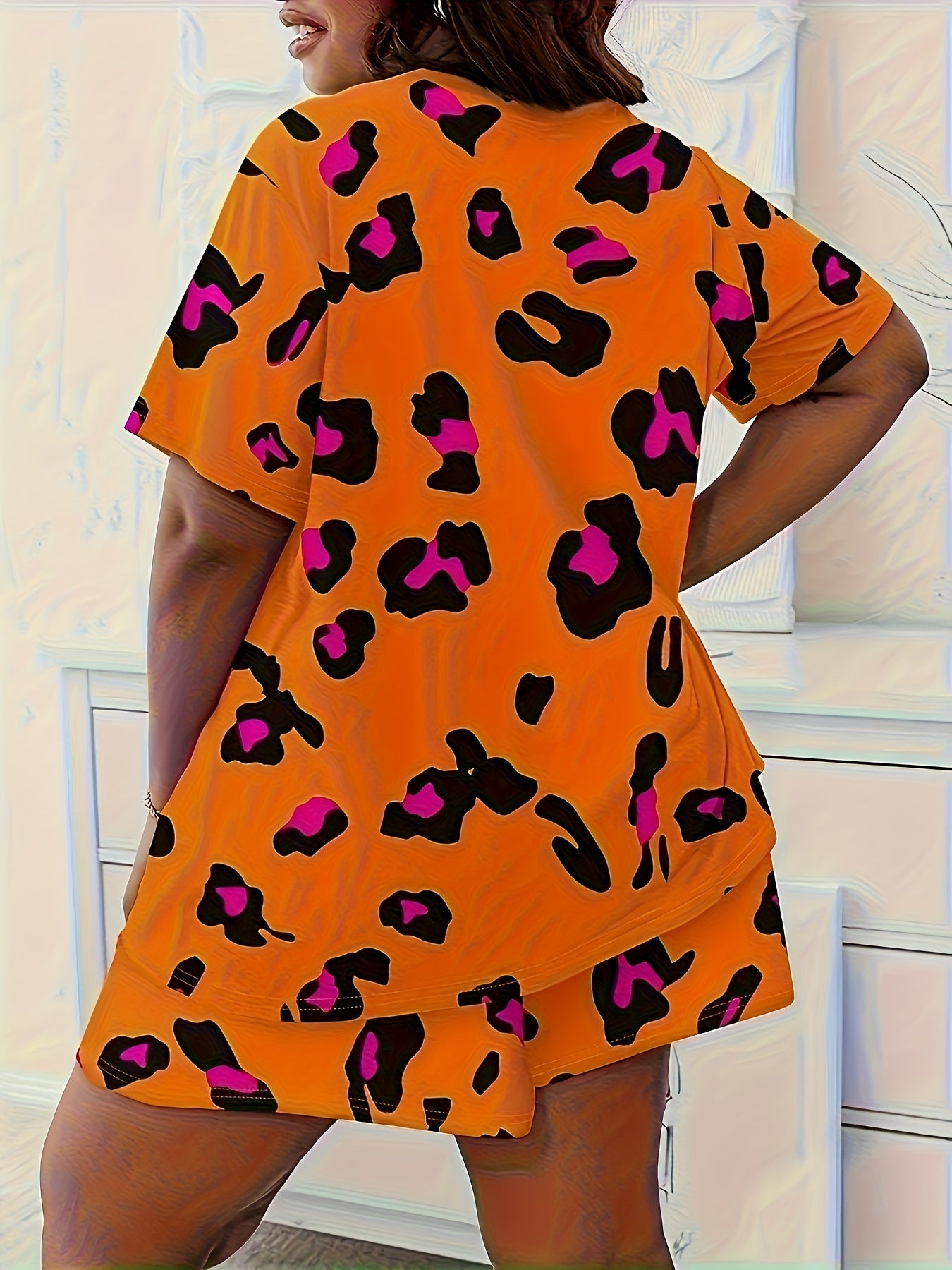 Ayollar uchun leopard bosma pijama to'plami yumshoq polyester qisqa qo'l bilan ko'ylak va shortlar