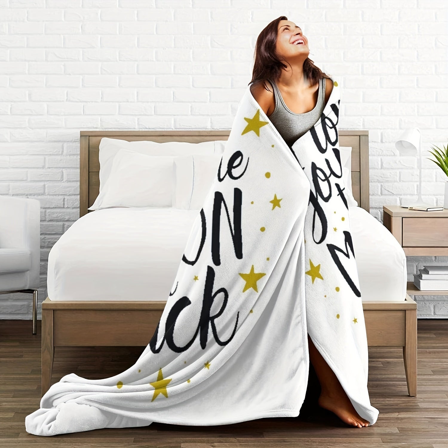 Мягкое фланелевое плед с надписью "Я люблю тебя до луны и обратно", идеально подходит для добавления тепла и стиля в ваш домашний декор. Подходит для диванов, кроватей, соф и гостиных.