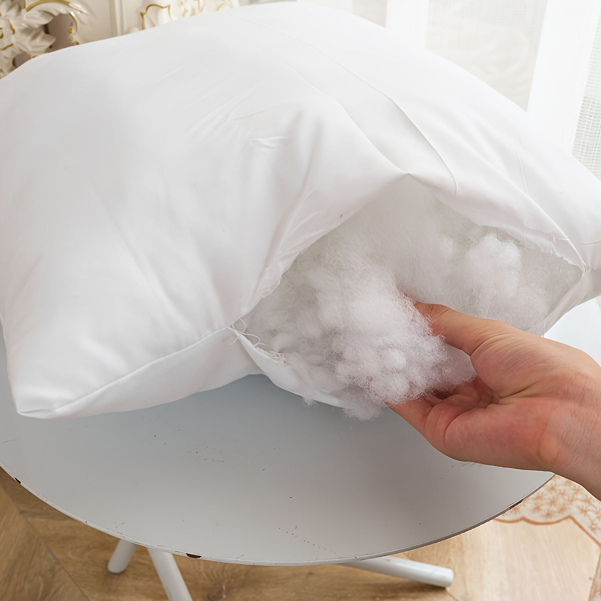 White Polyester Fabric Square Pillow Insert Filled with Soft Fluffy 3D Fiber for Home Decor