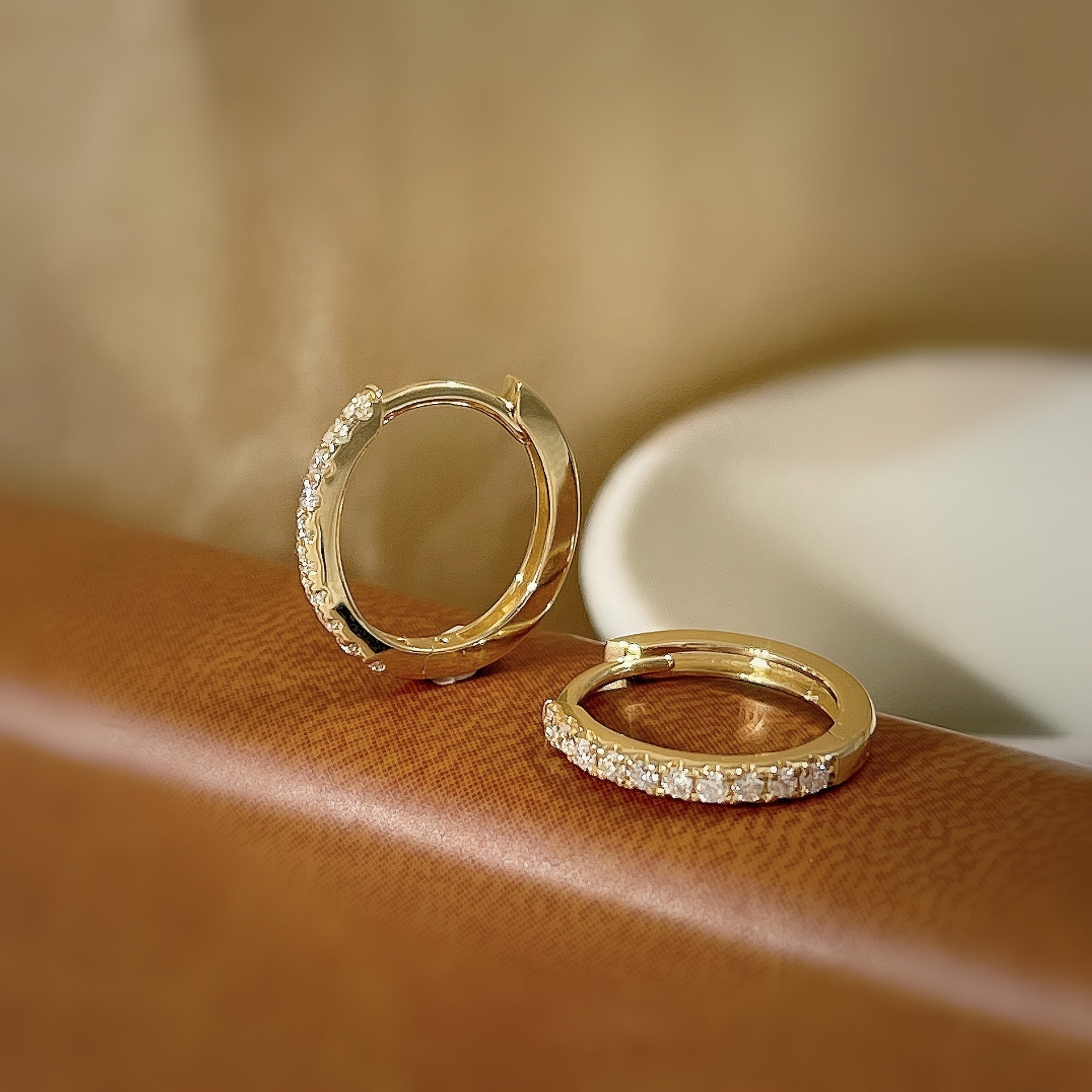 Women's Slim Micro-Inlaid Steel Ear Clips Small Elegant Trendy 1cm