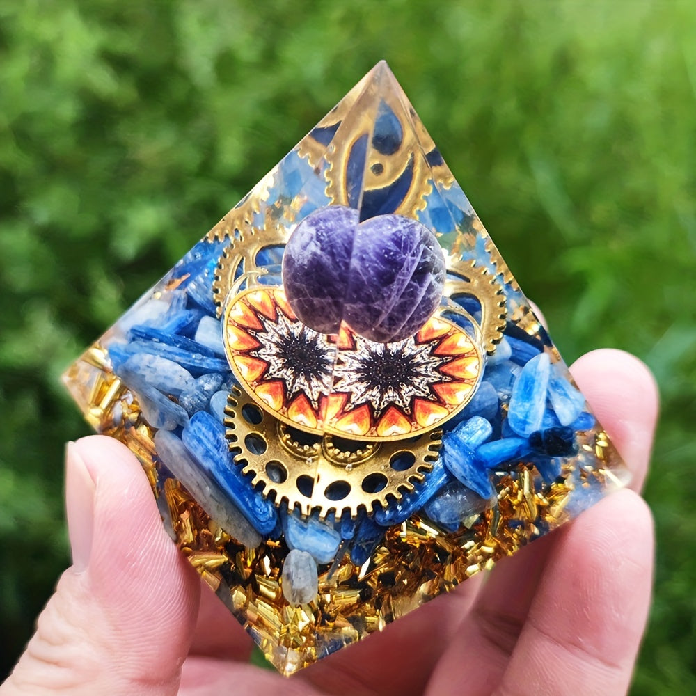 Энергетическая пирамида из оргонита с кьянитом и аметистовыми кристаллами для исцеления, медитации и декора