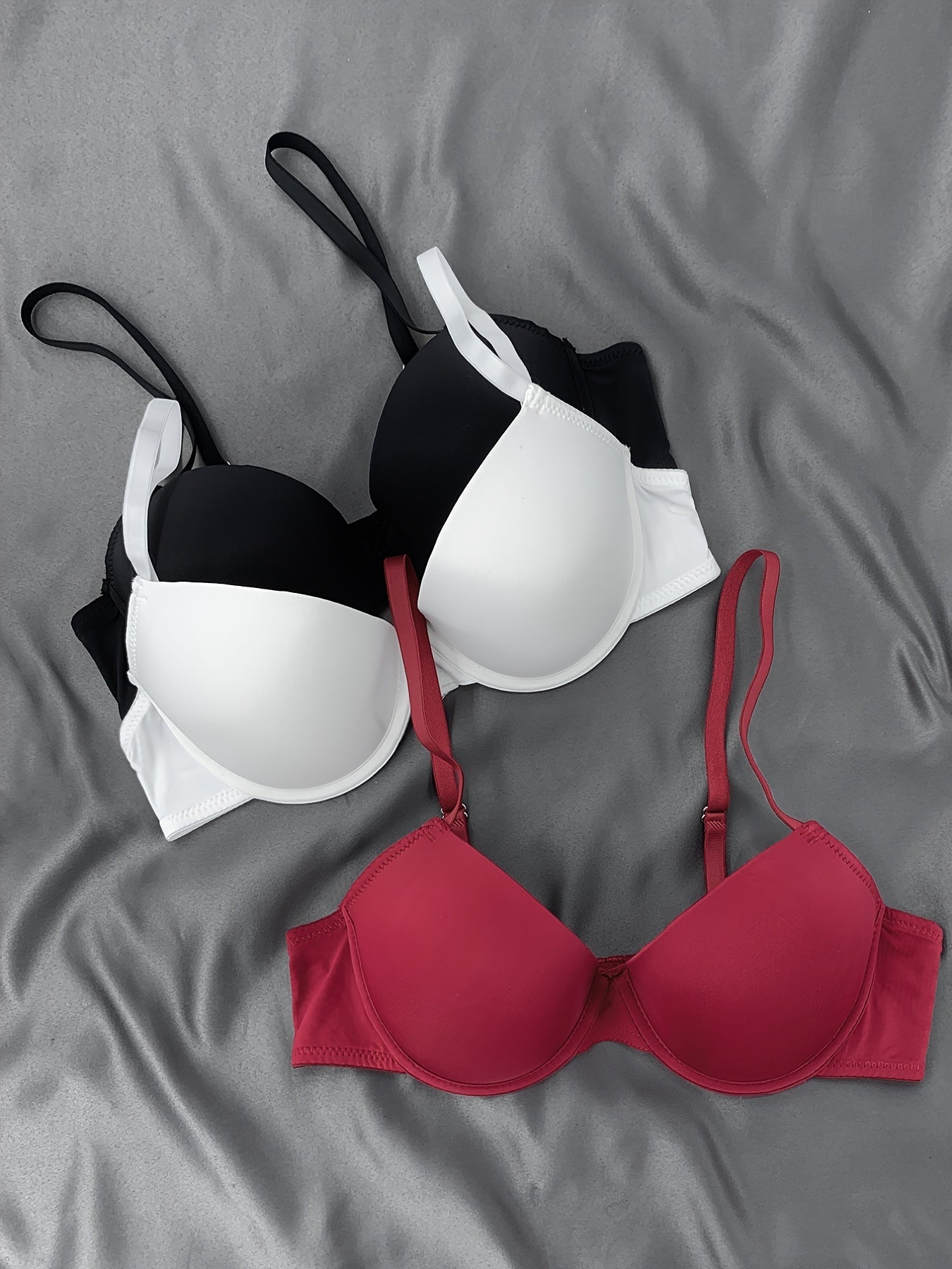 Комплект бюстгальтера для женщин с формированием и сборкой.