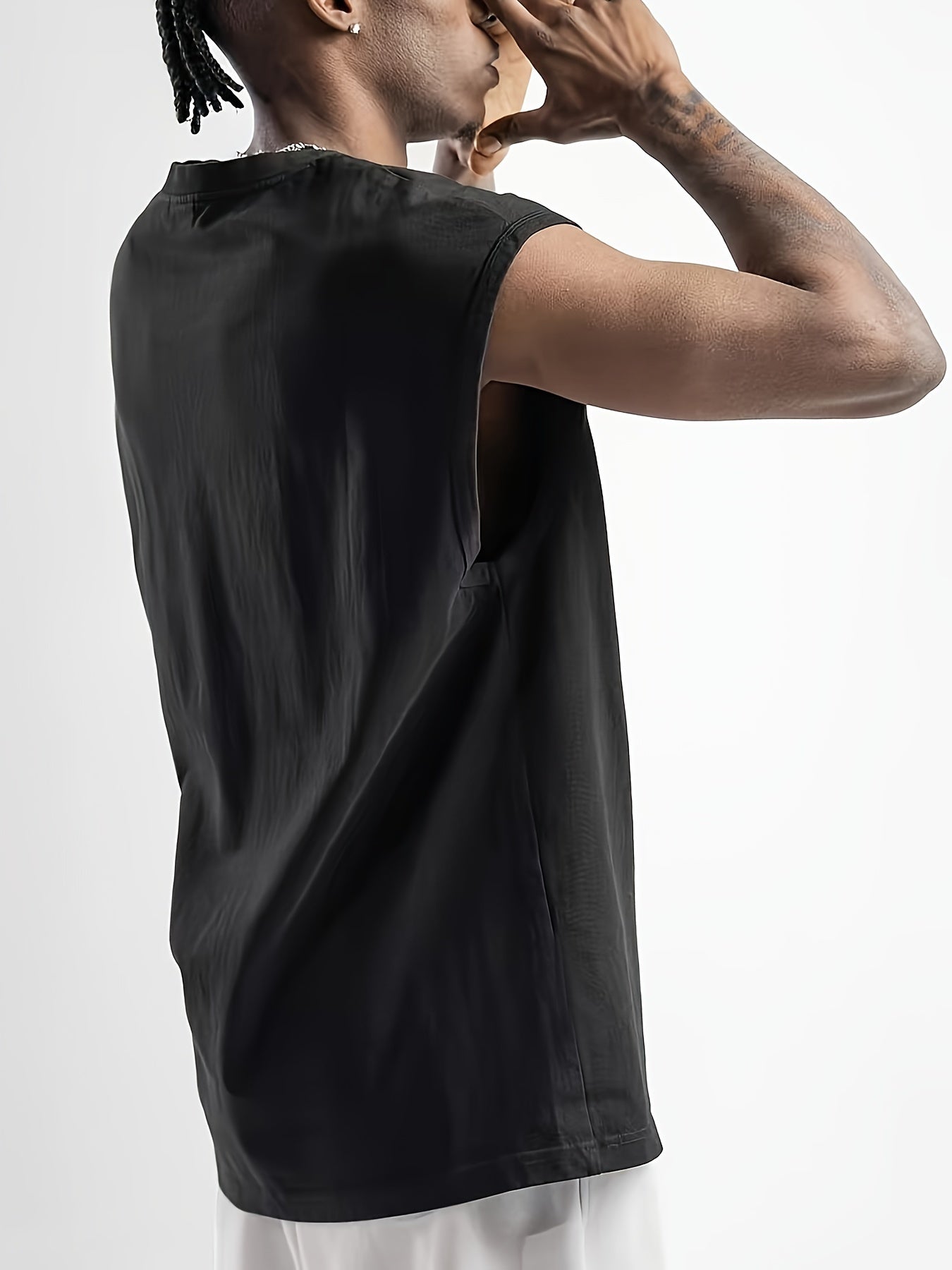 Erkaklar uchun katta o'lchamdagi qora paxta yengsiz futbolka, tasodifiy va sport uslubida, nafas oladigan to'qilgan mato, yozgi ochiq havoda faoliyatlar uchun mukammal, keng kesim, paxta aralashmasi mato