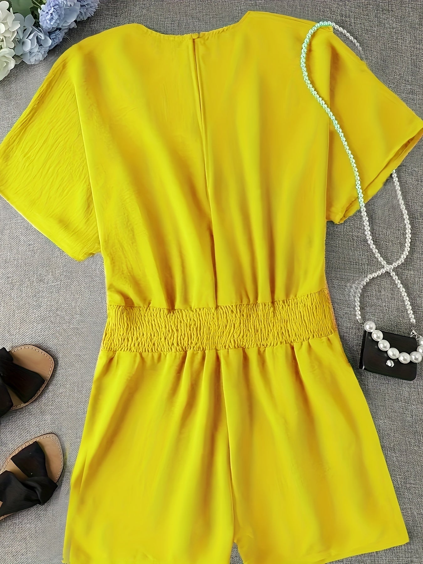 Mono casual de manga corta con escote en V y fruncido para mujer talla plus