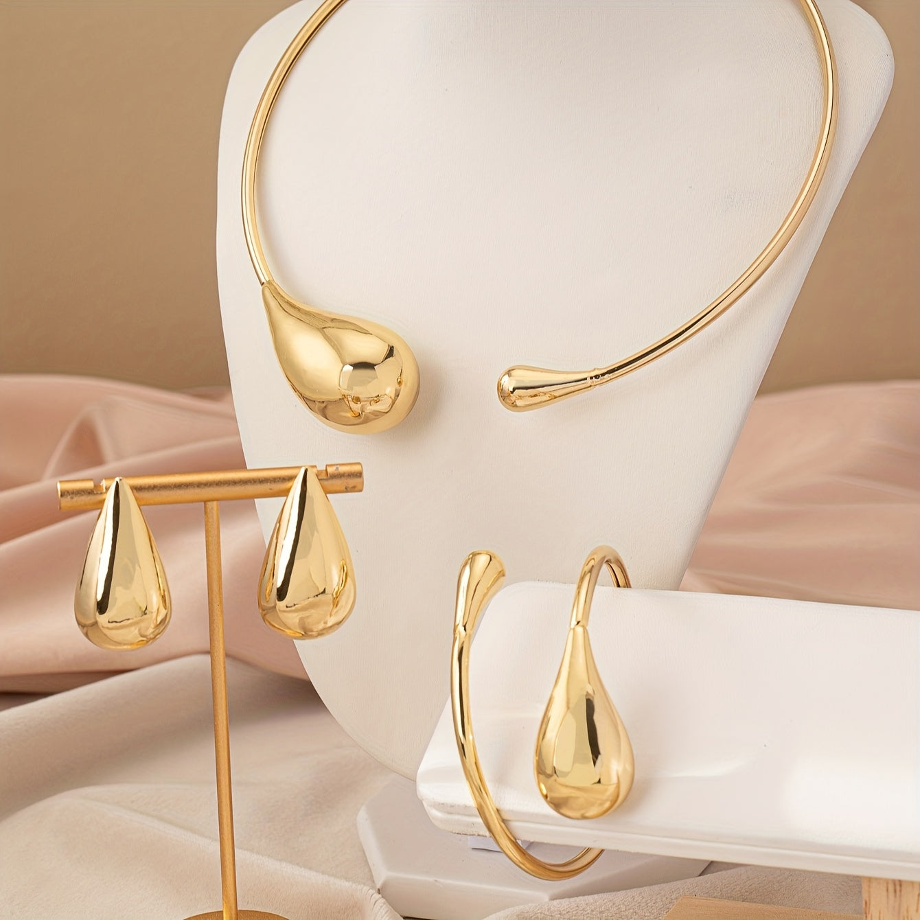 Vintage-Inspired Tear Drop Jewelry Set Gold-Plated Collar Necklace Bracelet Earrings