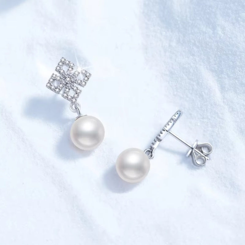 S925 sterling kumushdan yasalgan, toza suv marvaridli to'rt yaproqli clover bilaguzuklari, ayollar uchun nafis zargarlik, banketlar, partiyalar, bayramlar, tug'ilgan kunlar, to'ylar va yubileylarga mukammal sovg'a, noyob va chiroyli aksessuarlar.