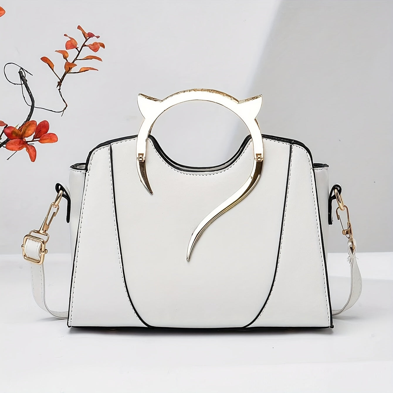 Сумка-тоут из белой искусственной кожи с несколькими слоями, застежкой на молнии и отделкой с масляными краями. Идеально подходит для свиданий, вечеринок, офиса и студентов.