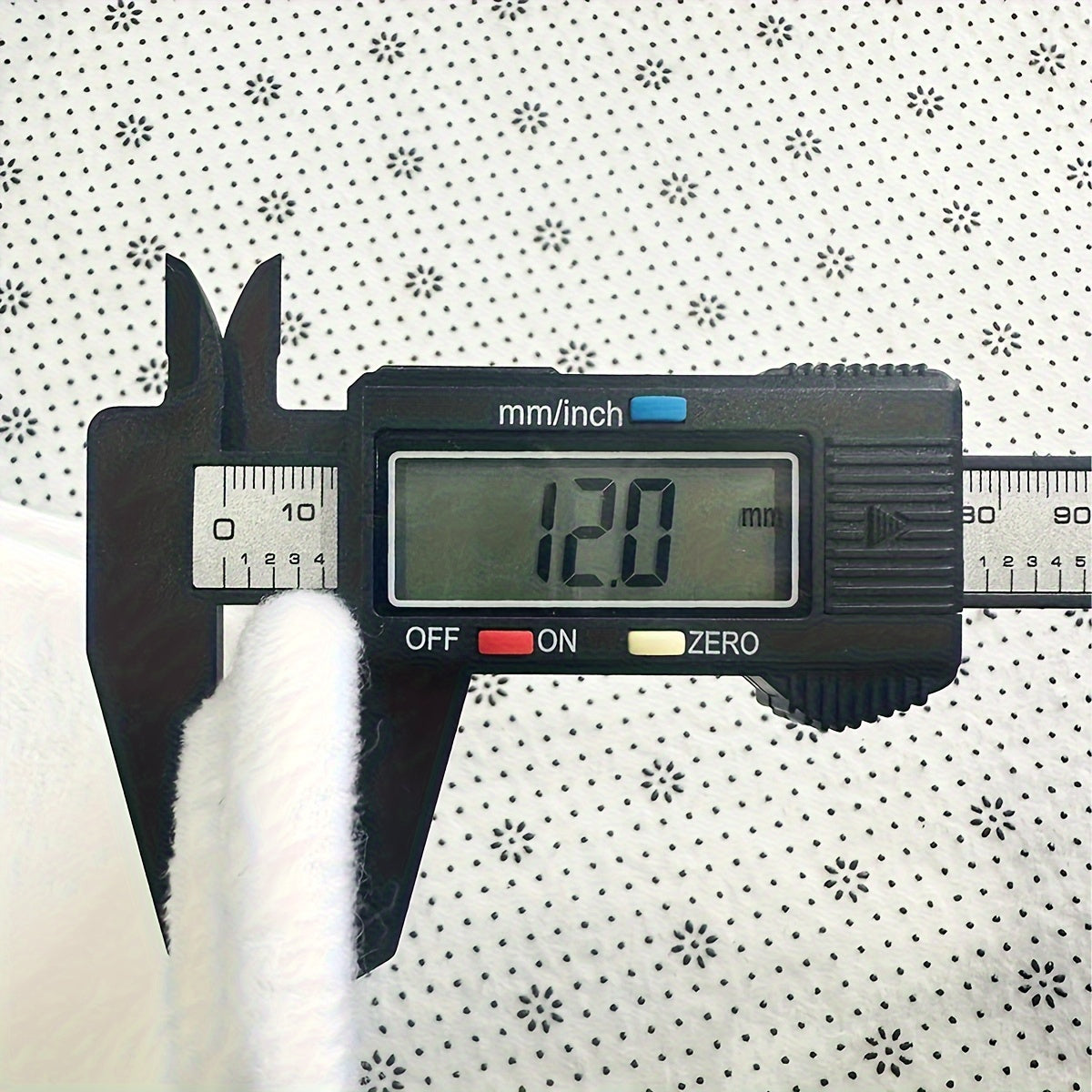 Фланелевая мат с принтом ретро кельтских топоров, 1 шт. Изготовлен из нескользящего полиэстера толщиной 1,2 см. Машинная стирка и стойкость к выцветанию. Низкий ворс для мягкого впитывания, подходит для декора спальни, гостиной или прихожей.