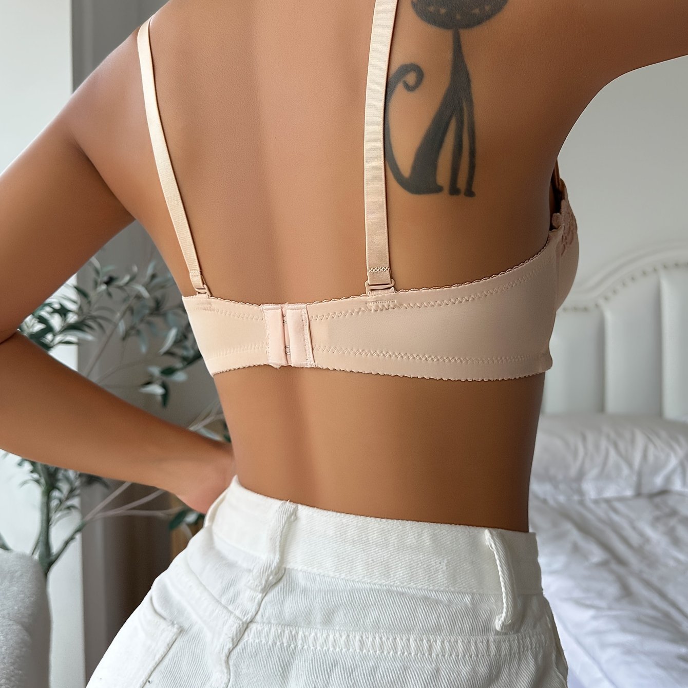 Women's Lace Underwire Push-Up Bra with Scallop Trim and Bow Decor