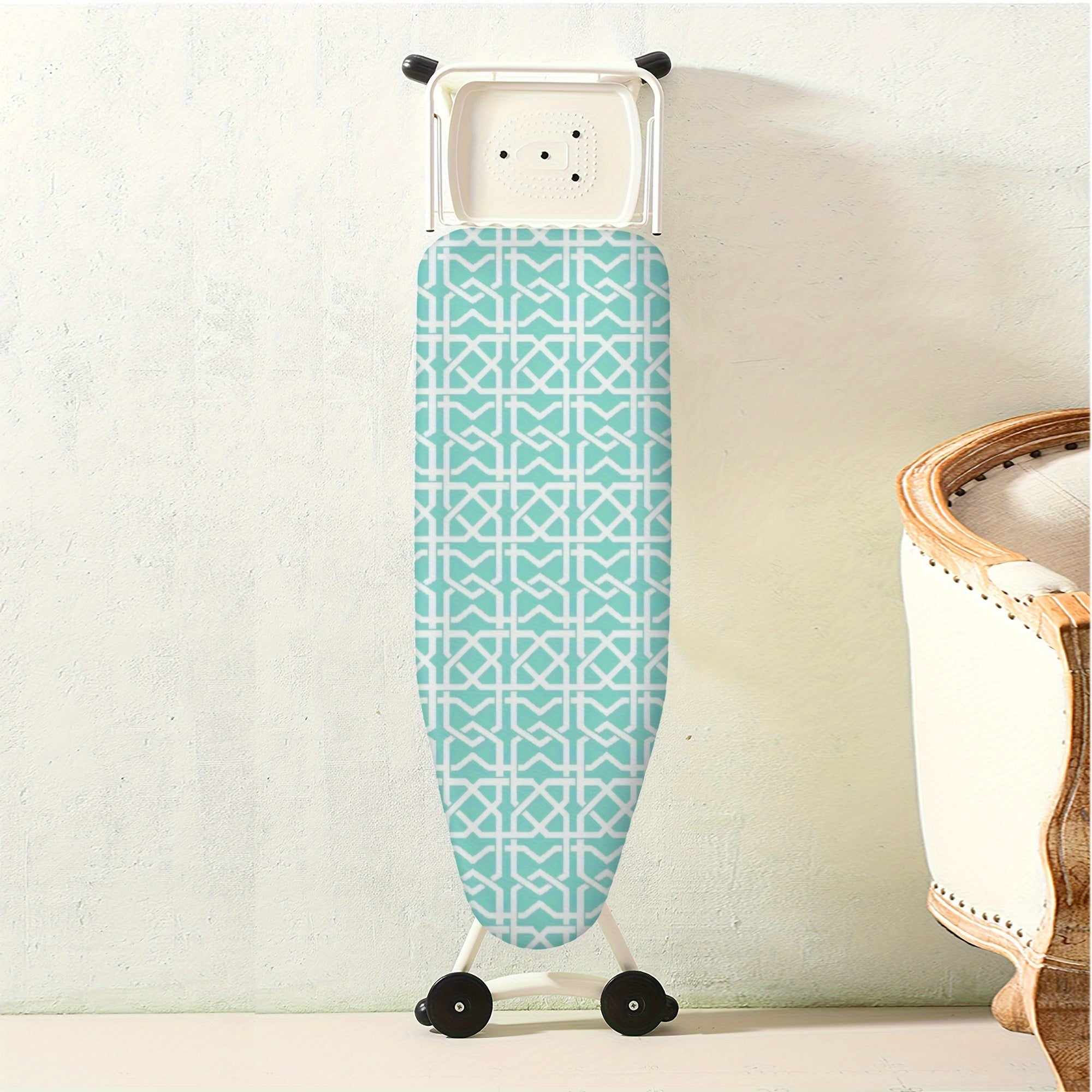 Temir taxtasi aksessuarlar to'plami paxta yostiqchasi va temir taxtasi uchun almashtirish mato qopqog'ini o'z ichiga oladi. Mato qopqog'i uyda foydalanish uchun qulay va yuqori haroratga chidamli bo'lib, elektr temirlar bilan ishlatish uchun mos keladi.