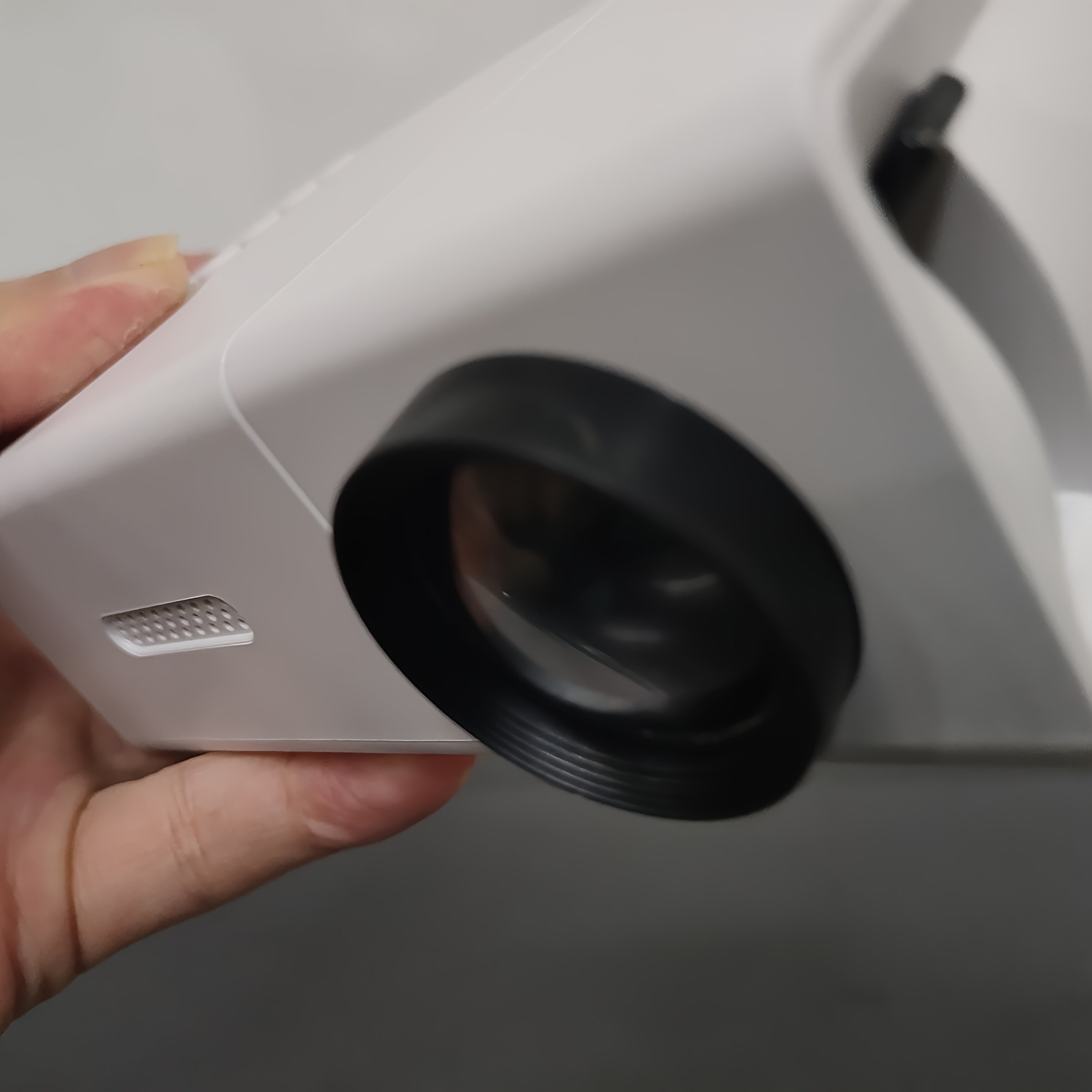 Small 1080P Home Theater Projector with Remote Control LCD Display 3D Ready USB AV Compatibility