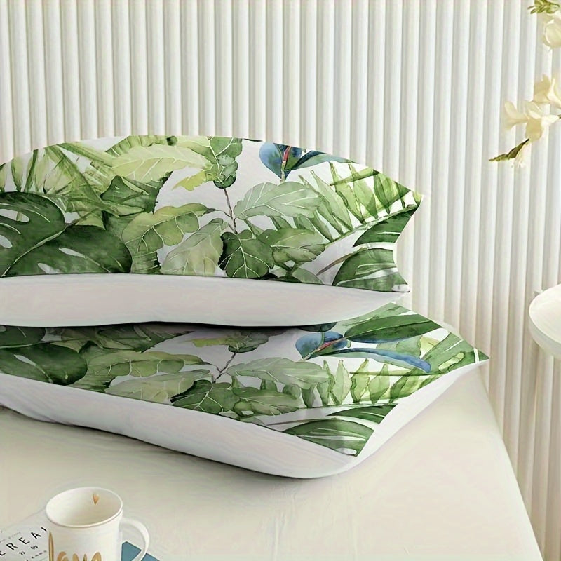 Set of 2 Green Leaf Print Pillowcases Soft Comfortable Easy to Clean