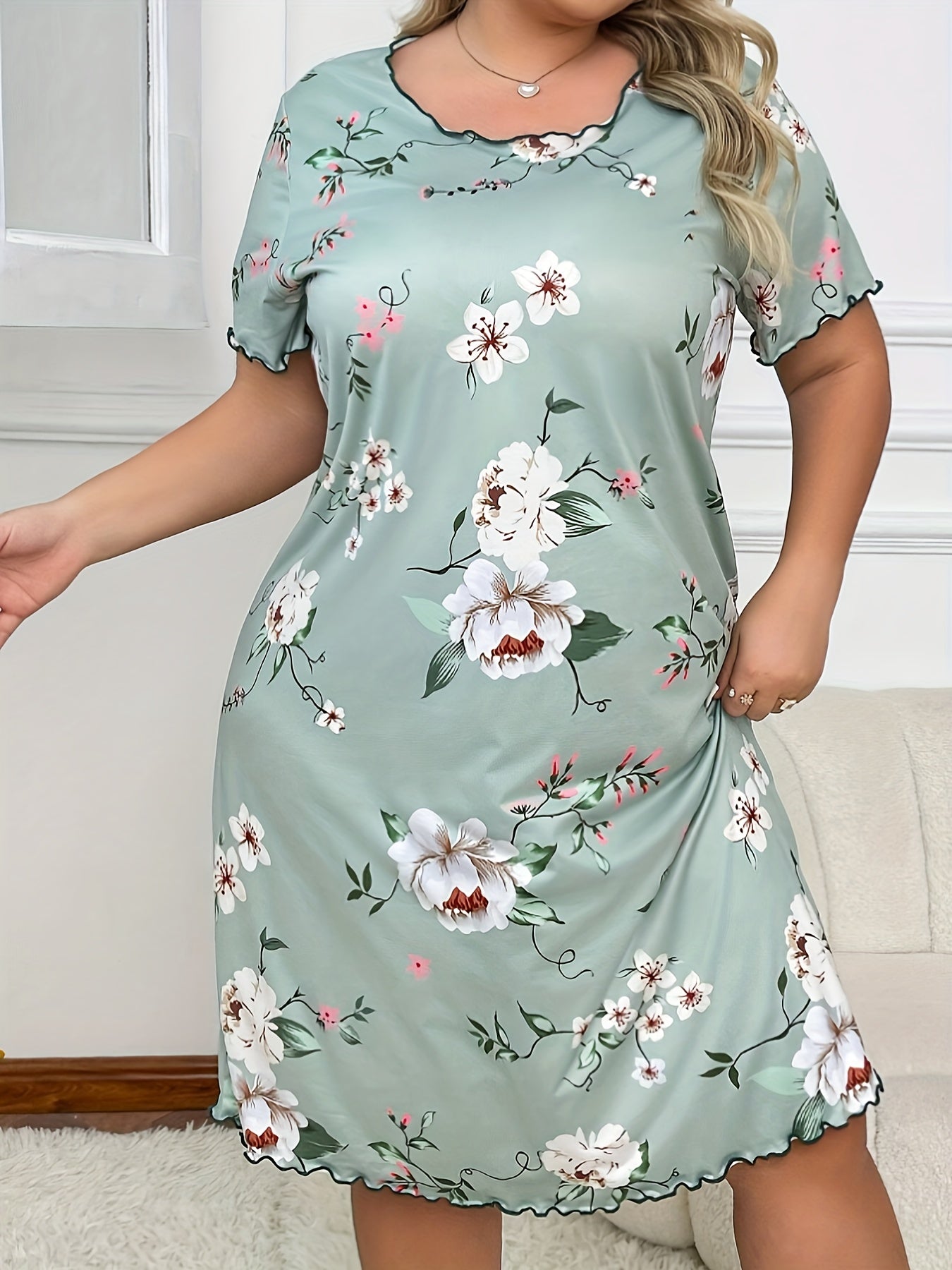 Ayollar uchun katta o'lchamli gullik bosma qisqa qo'lqopli kechki kiyim dam olish uchun