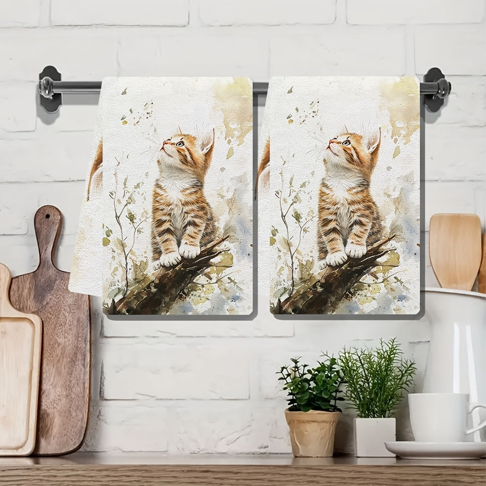 2 ta Ultra Soft oshxona sochiqlari to'plami, Endearing Orange Kitten dizayni bilan. Bu sochiqlar juda yaxshi yutuvchi va tez quriydi, oshxonada foydalanish uchun ideal. Ular mashinada yuviladi va pishirish va pishirish uchun mos. Har bir sochiq o'lchami