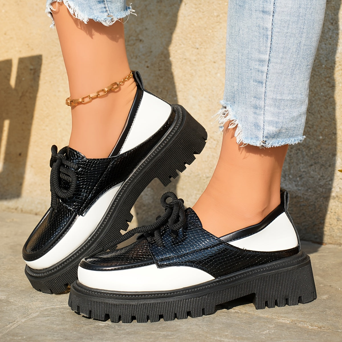 Women's Chunky Platform Loafers Faux Leather Snake Pattern Black White All-Season Shoes